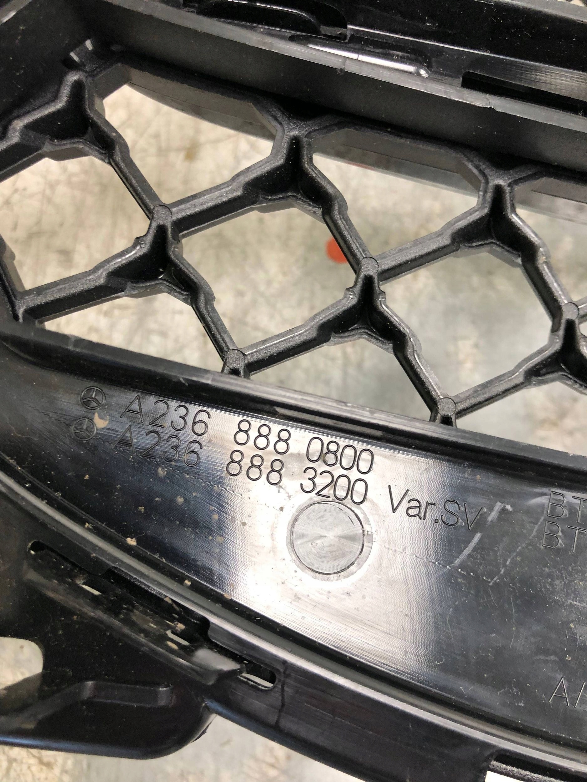 Grill Grill MERCEDES W236 C236 A2368880800