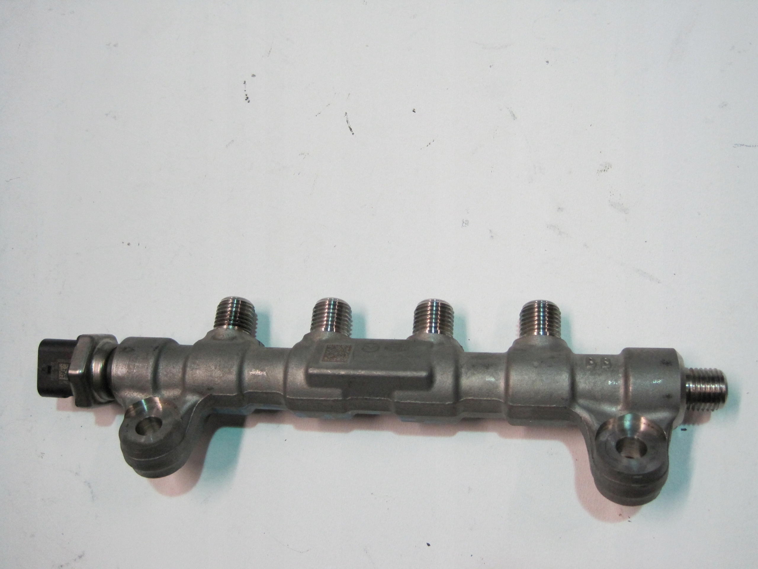 Rampe injection MAZDA 3 2,0H HF0113150