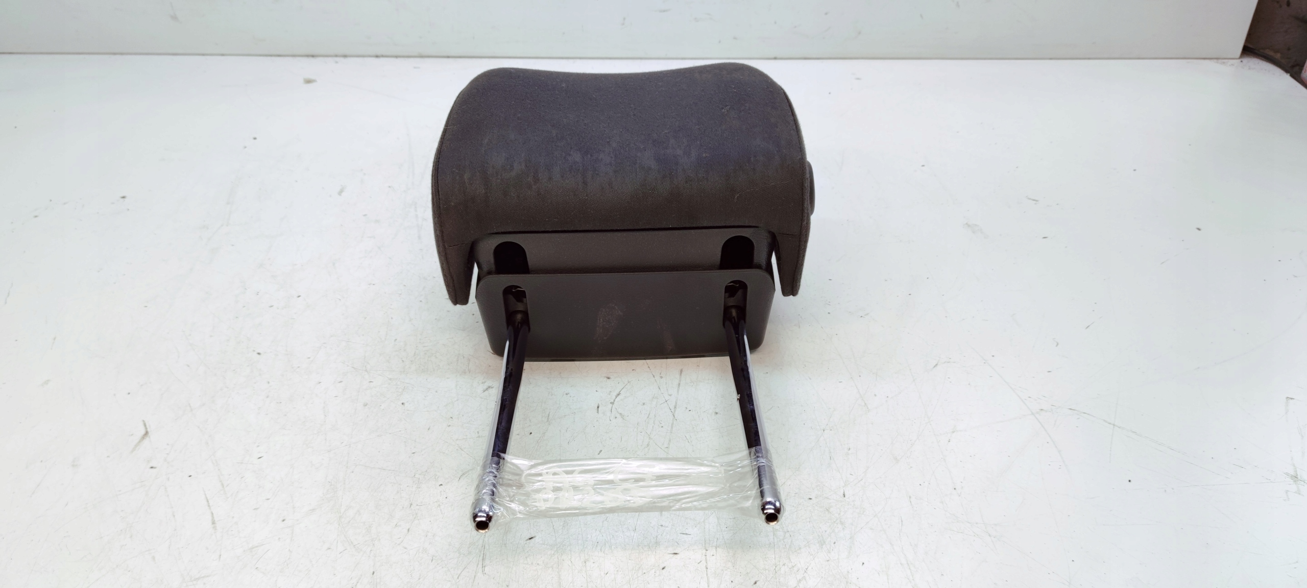 KOPFSTUETZEN SITZ LINKS ODER RECHTS VORNE AUDI A6 C7 MATERIAL REGULOWANY