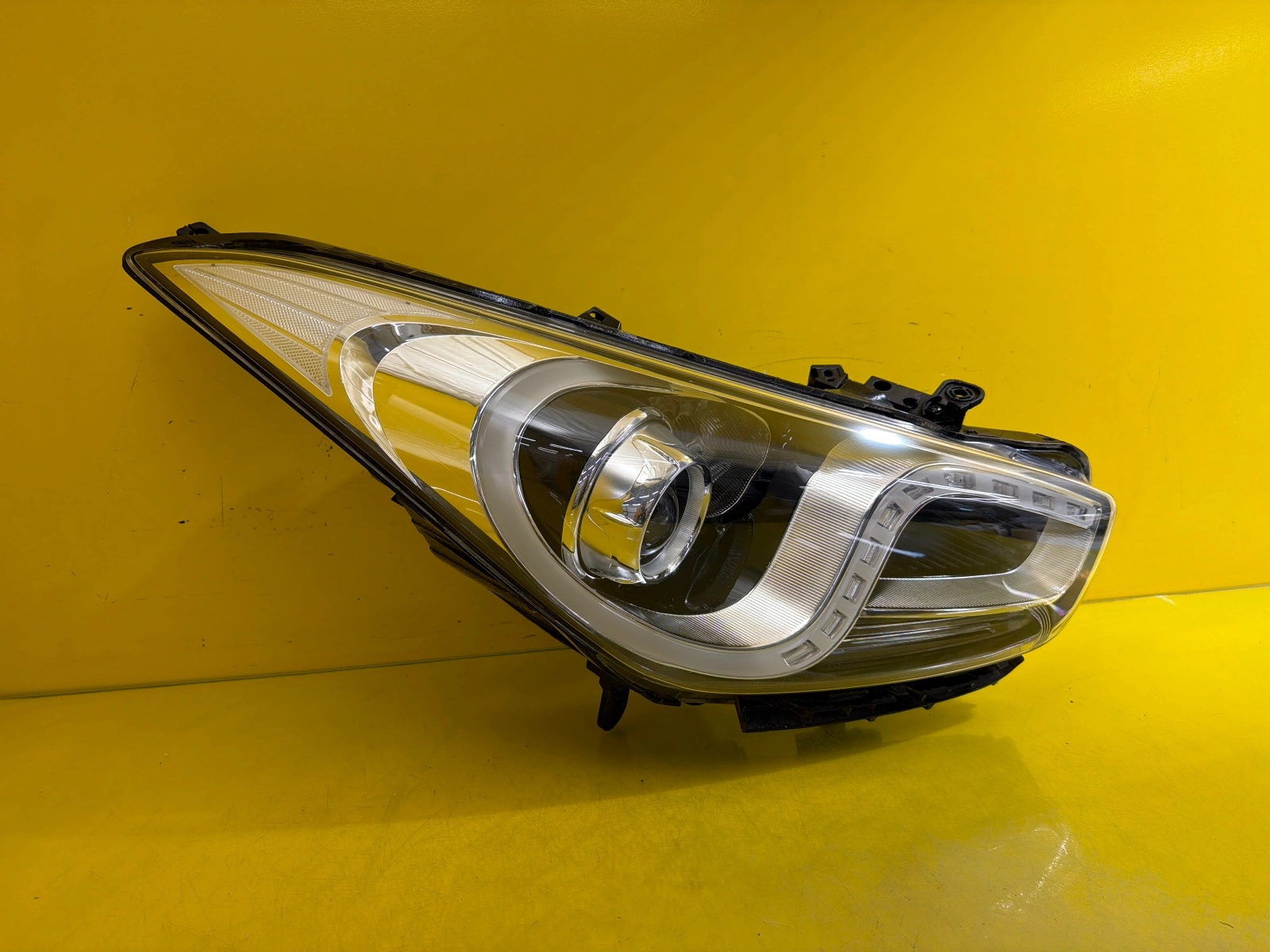 light right front Hyundai i40 Xenon Led 92102-3Z330