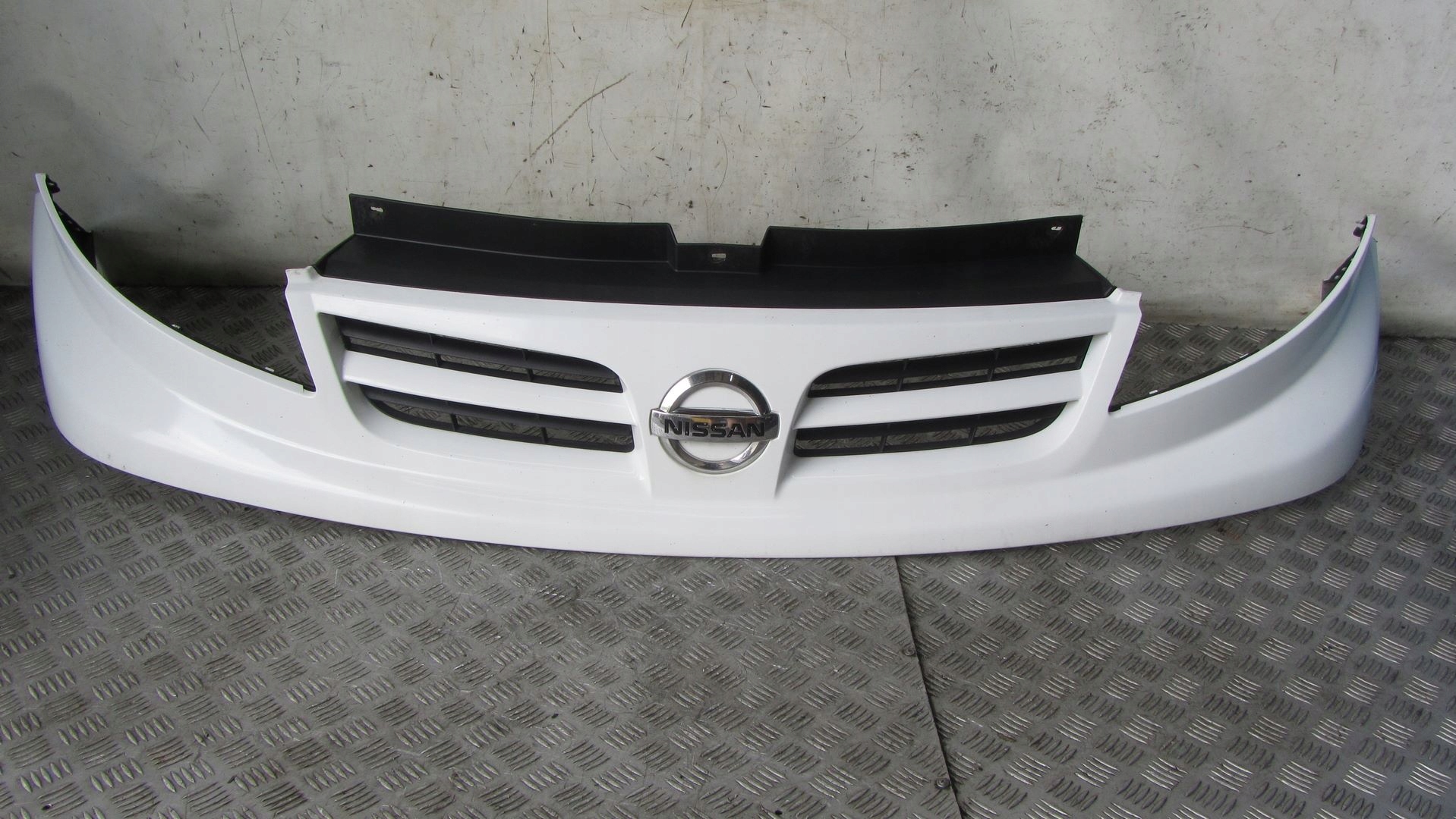 nissan PRIMASTAR решетка радиатора 06-