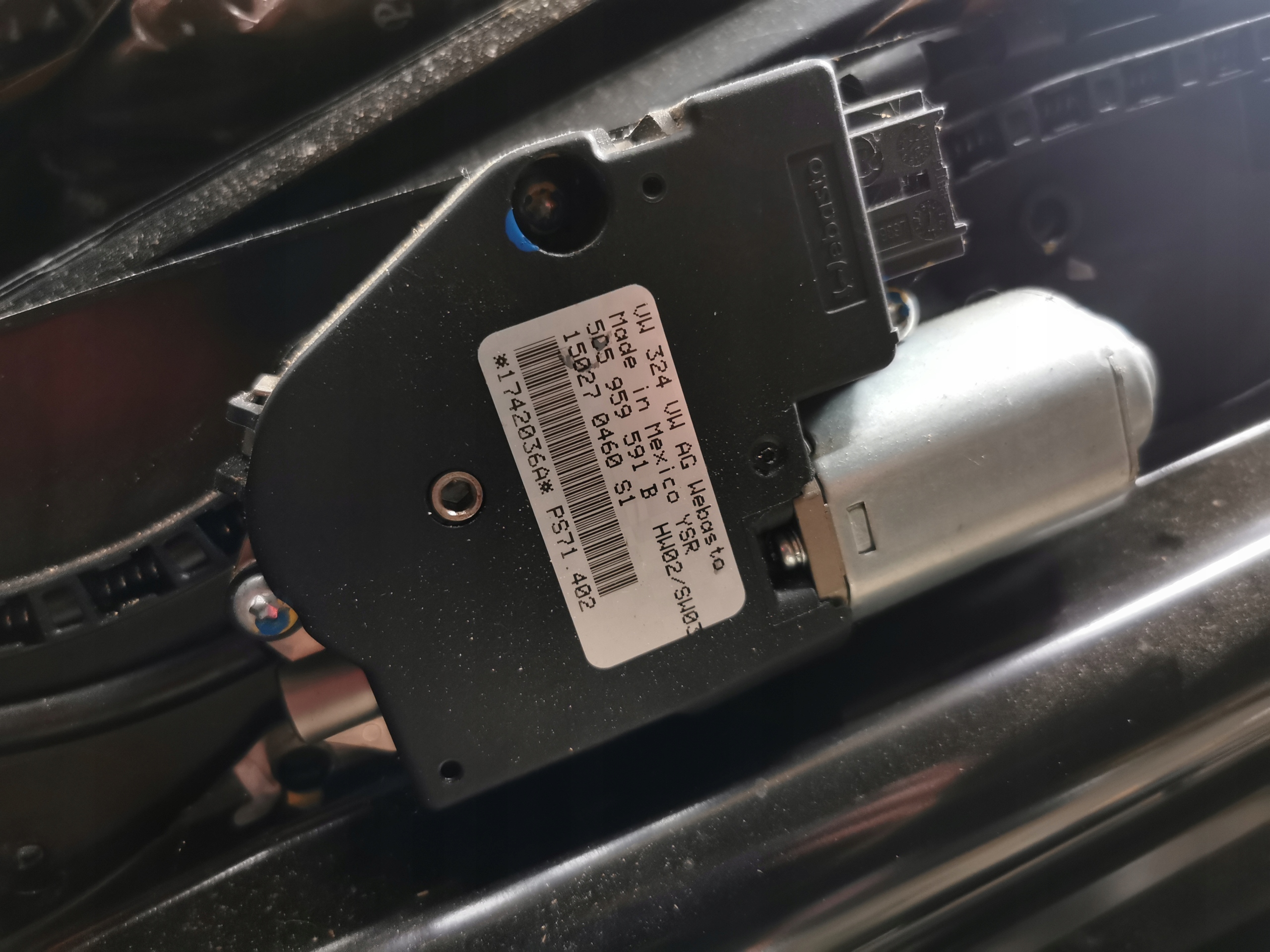 VW BEETLE SILNICZEK SZYBERDACHU 5C5959591B