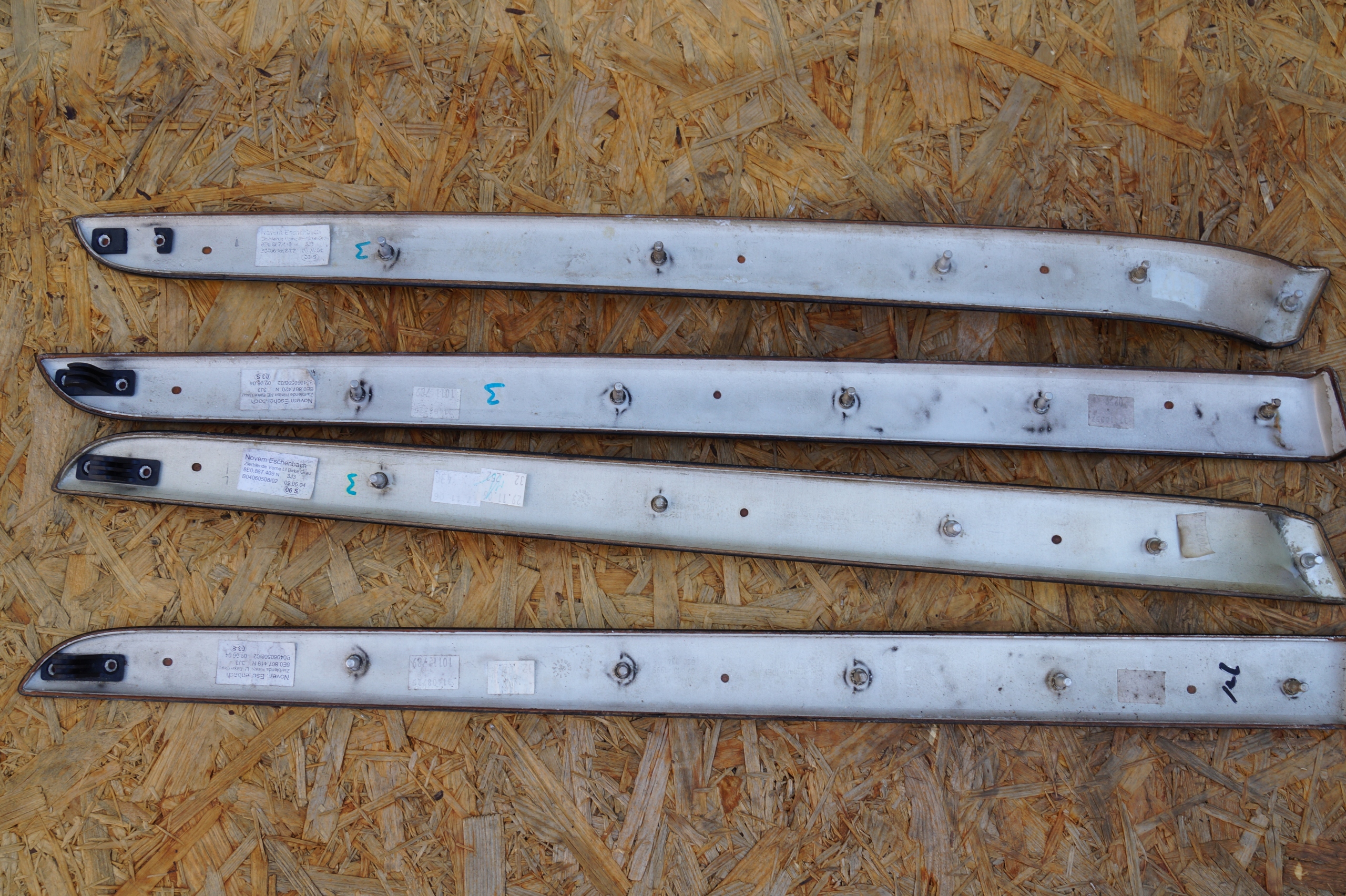 молдинг Audi A4 B7 Grau