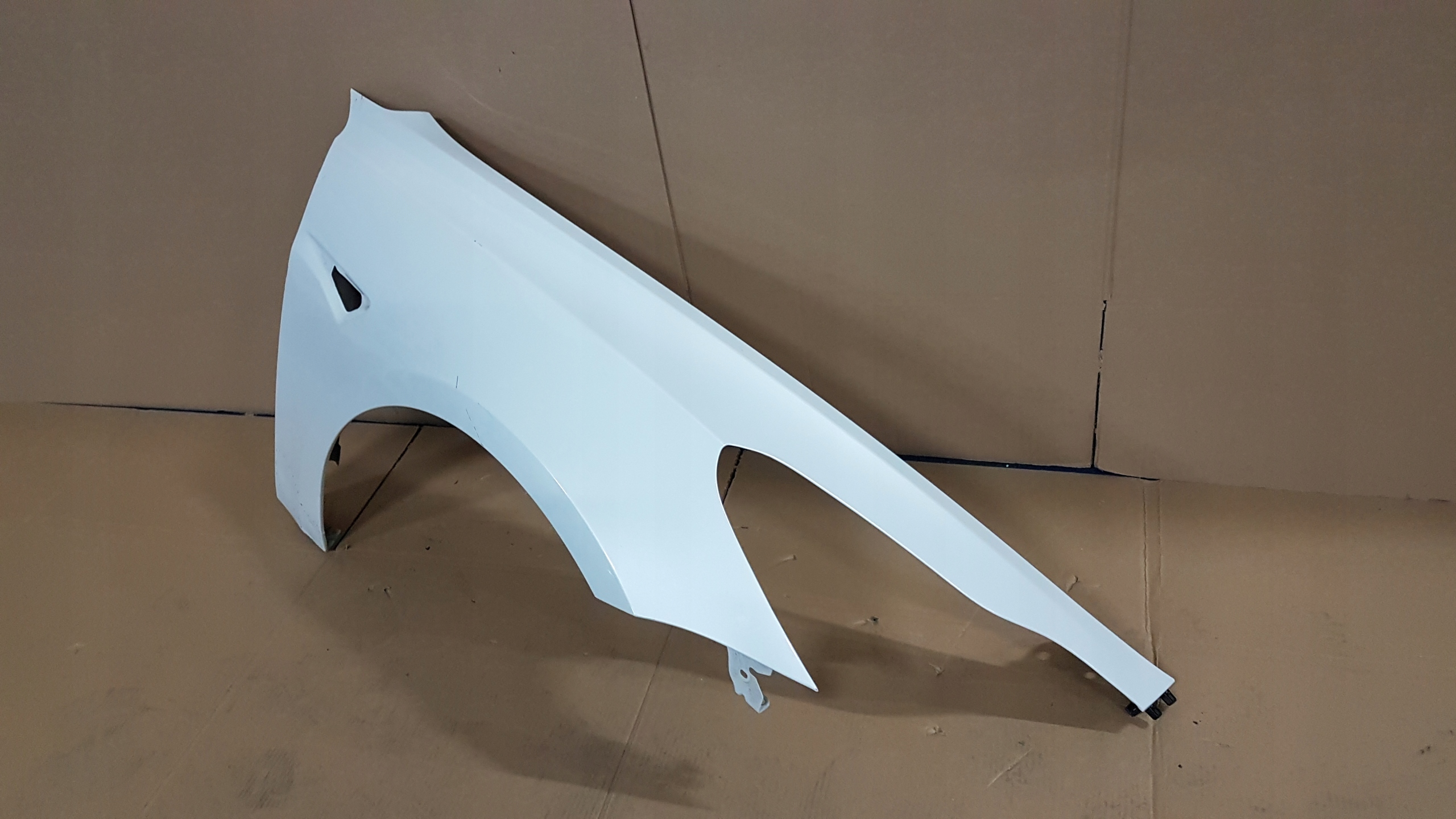 BŁOTNIK PRZÓD PRAWY TESLA 3 III Numer katalogowy części BŁOTNIK PRZÓD PRAWY TESLA 3 III