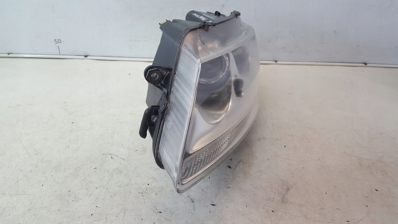 light front front left VW Phaeton LIFT