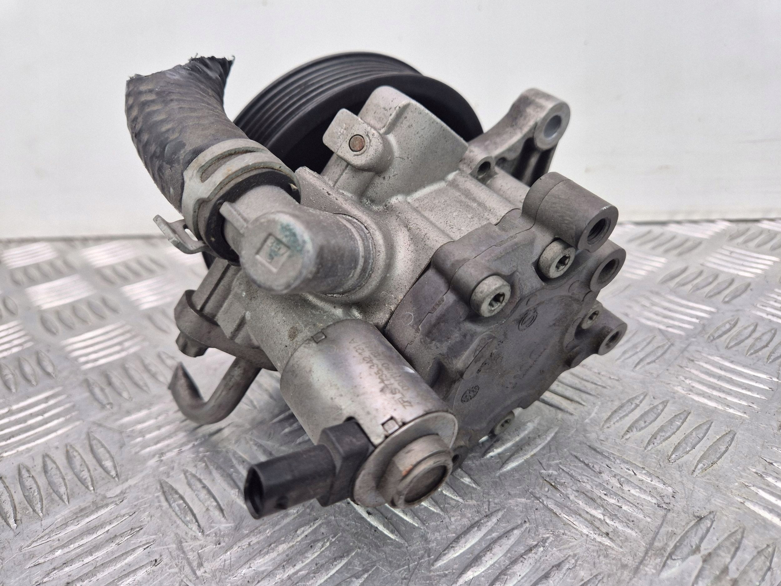 Mercedes E200 CGI W212 servo pump A0064667501 M271.860