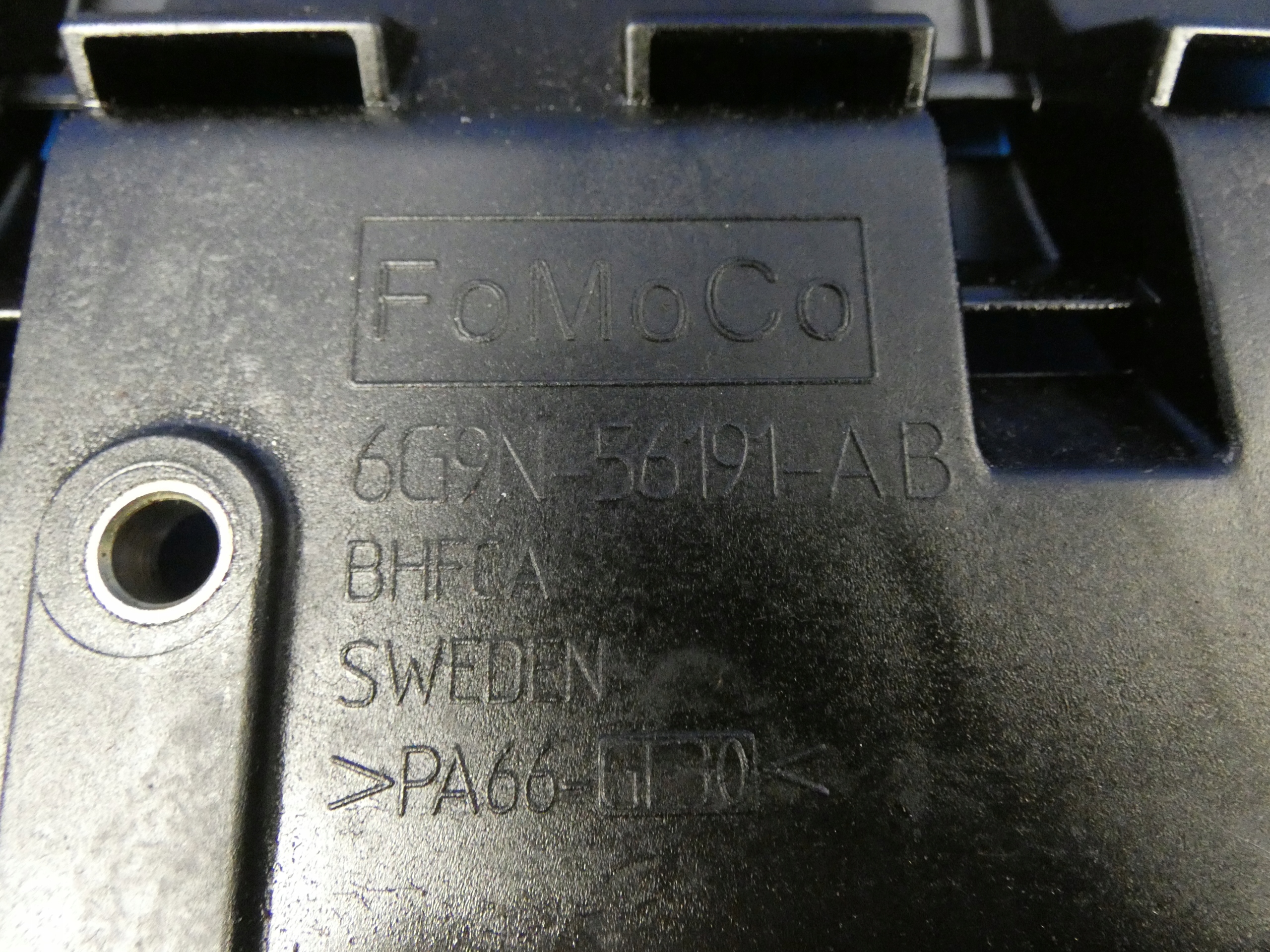 6G9N-56191 - VOLVO XC60 S60 V60 3.2 3.0 T T6 крышка вала картридж