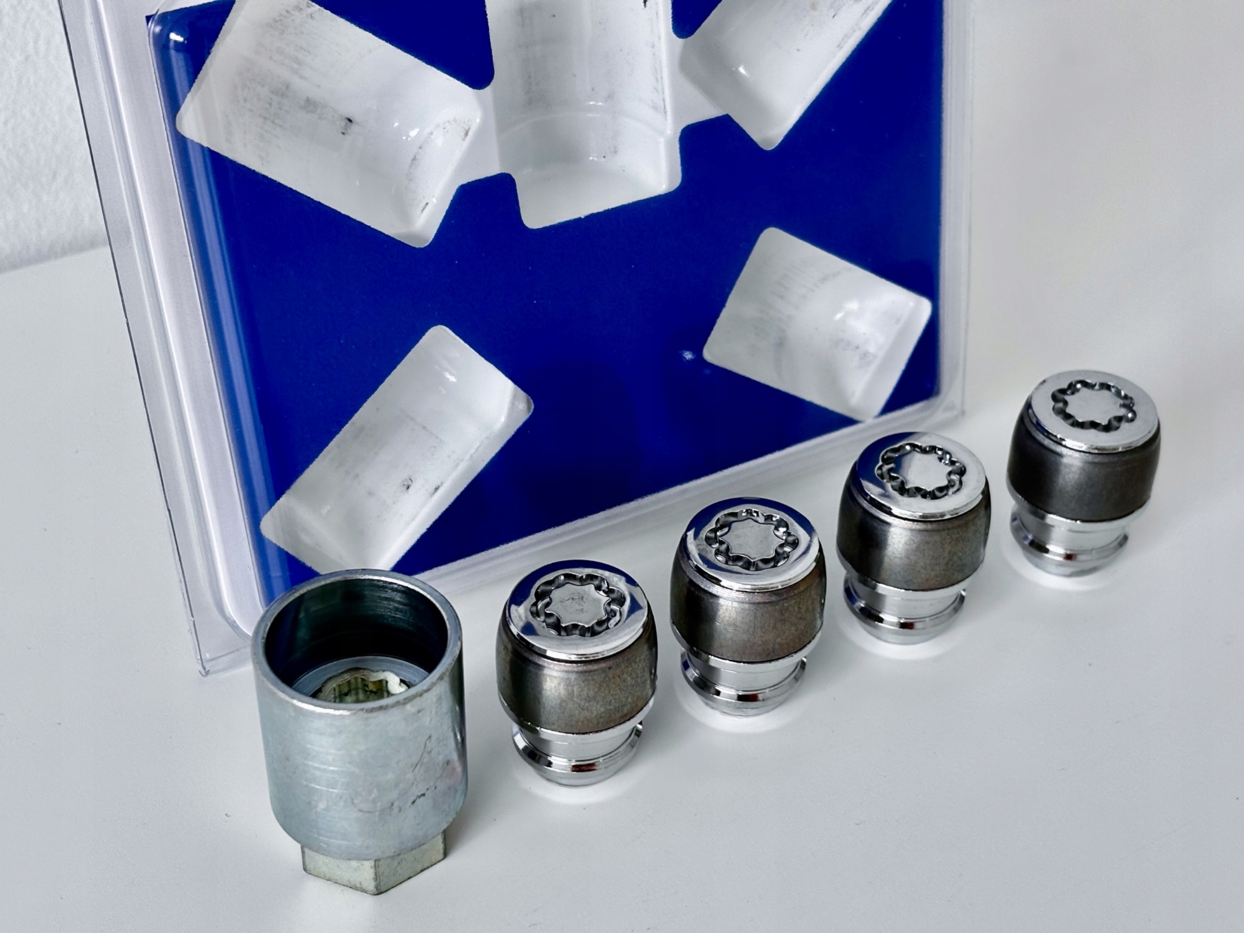 Oryginalne śruby zabezpieczające koła Hyundai Producent Kia OE