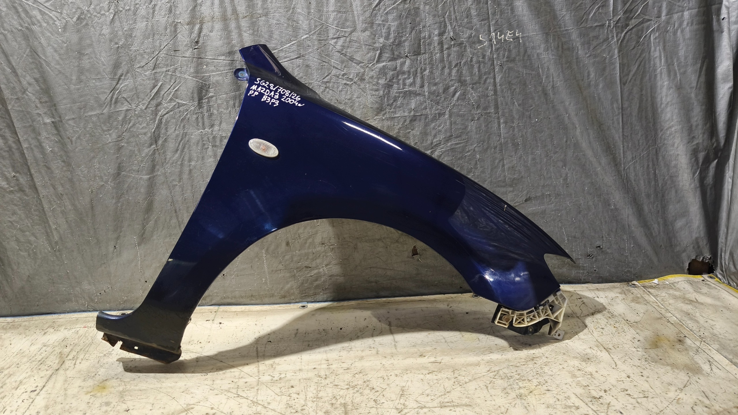 fender right front MAZDA 3 BK 2004r
