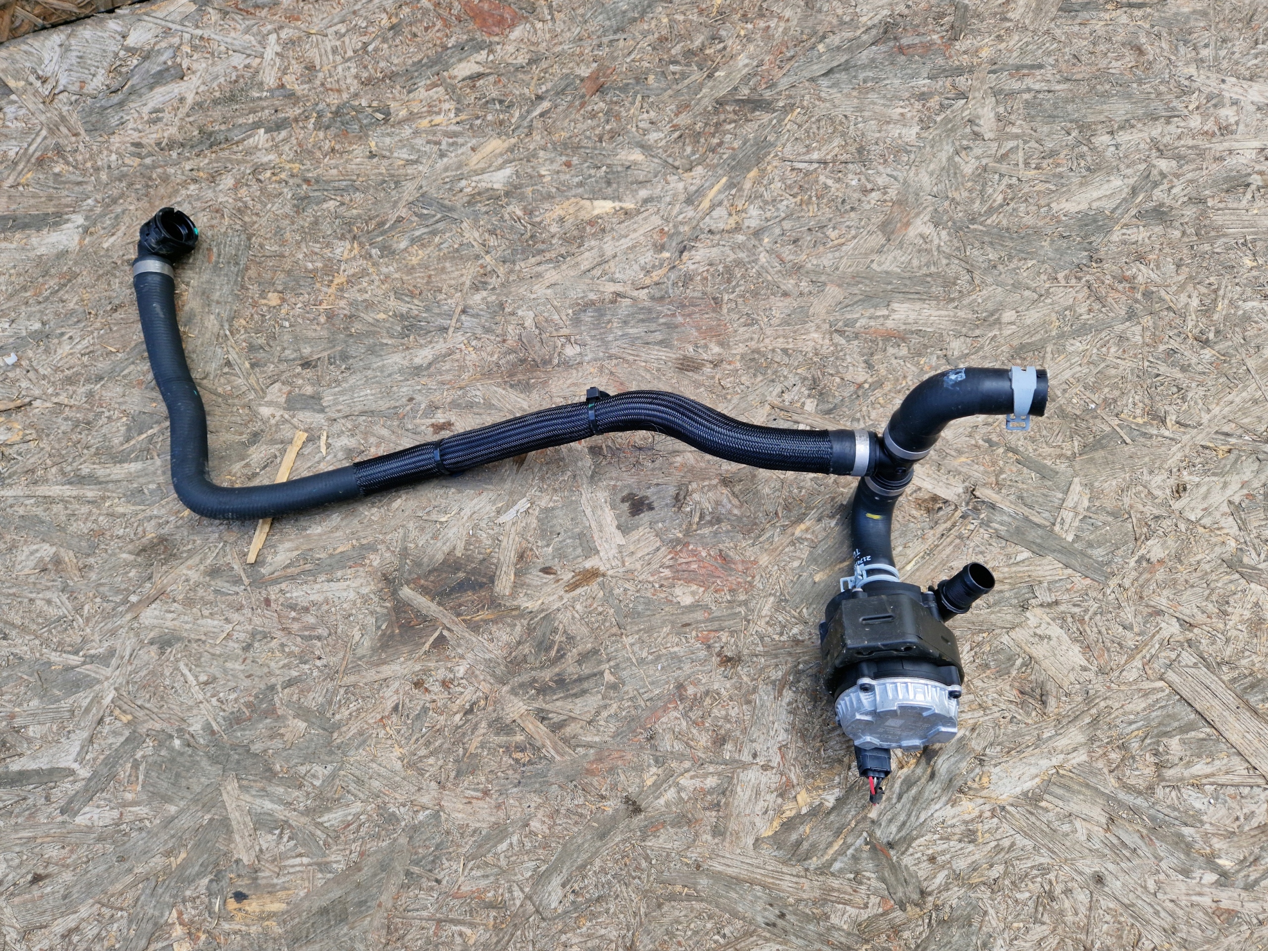 supplementary water pump RENAULT ARKANA 1.6 E-TECH 210117802R 0392024157