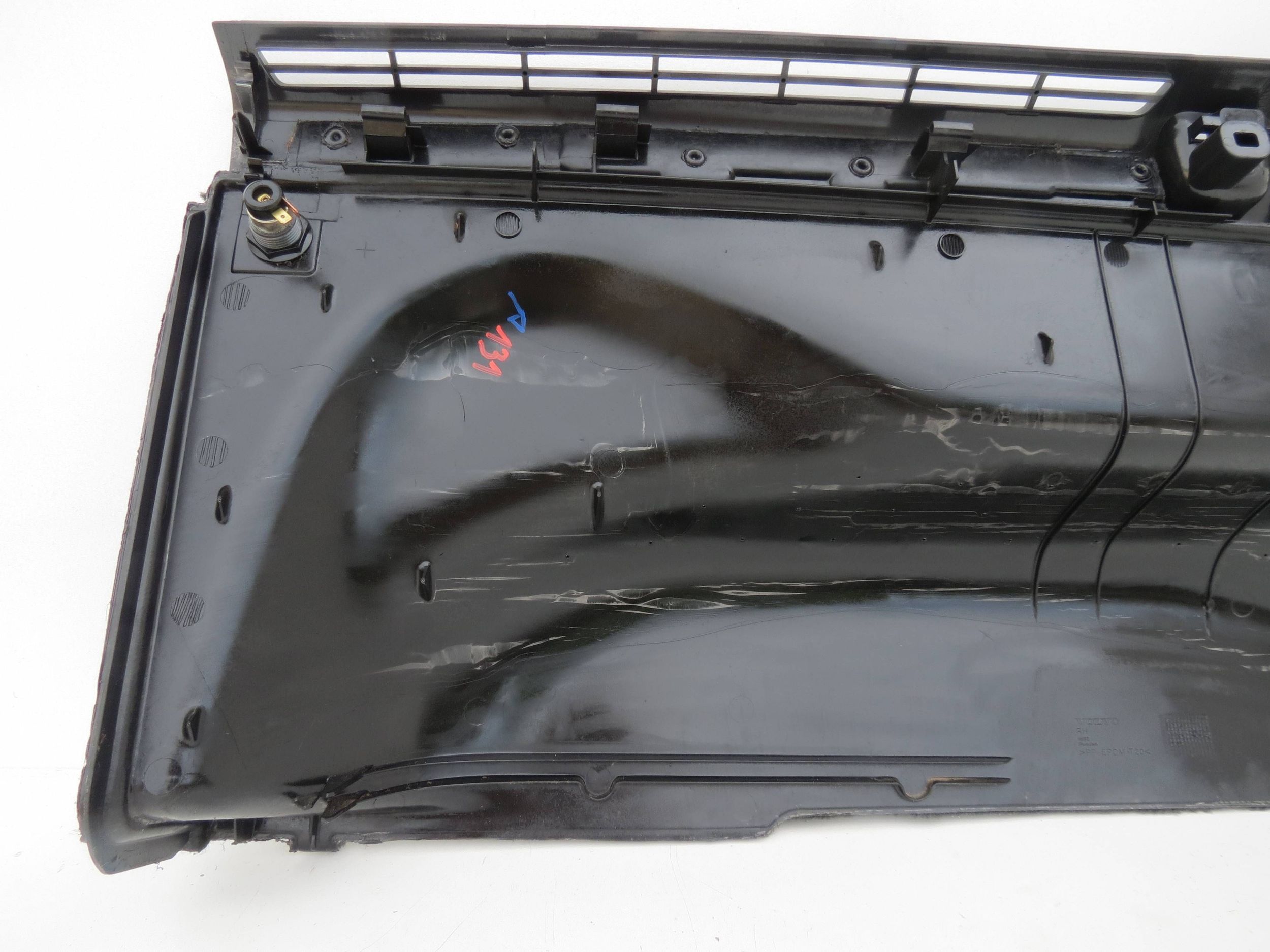 boot upholstery right VOLVO XC70 II AWD 2.4D 185KM 2000-2007r