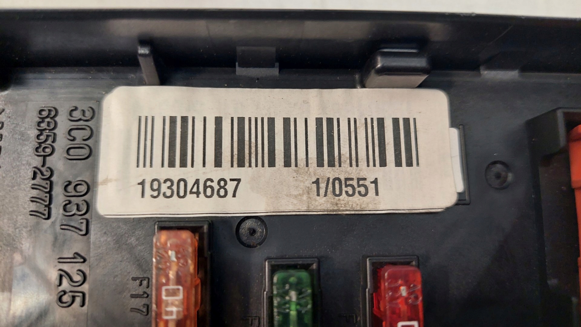 Kasten der Sicherungen PASSAT B6 1.9 TDI 3C0937125