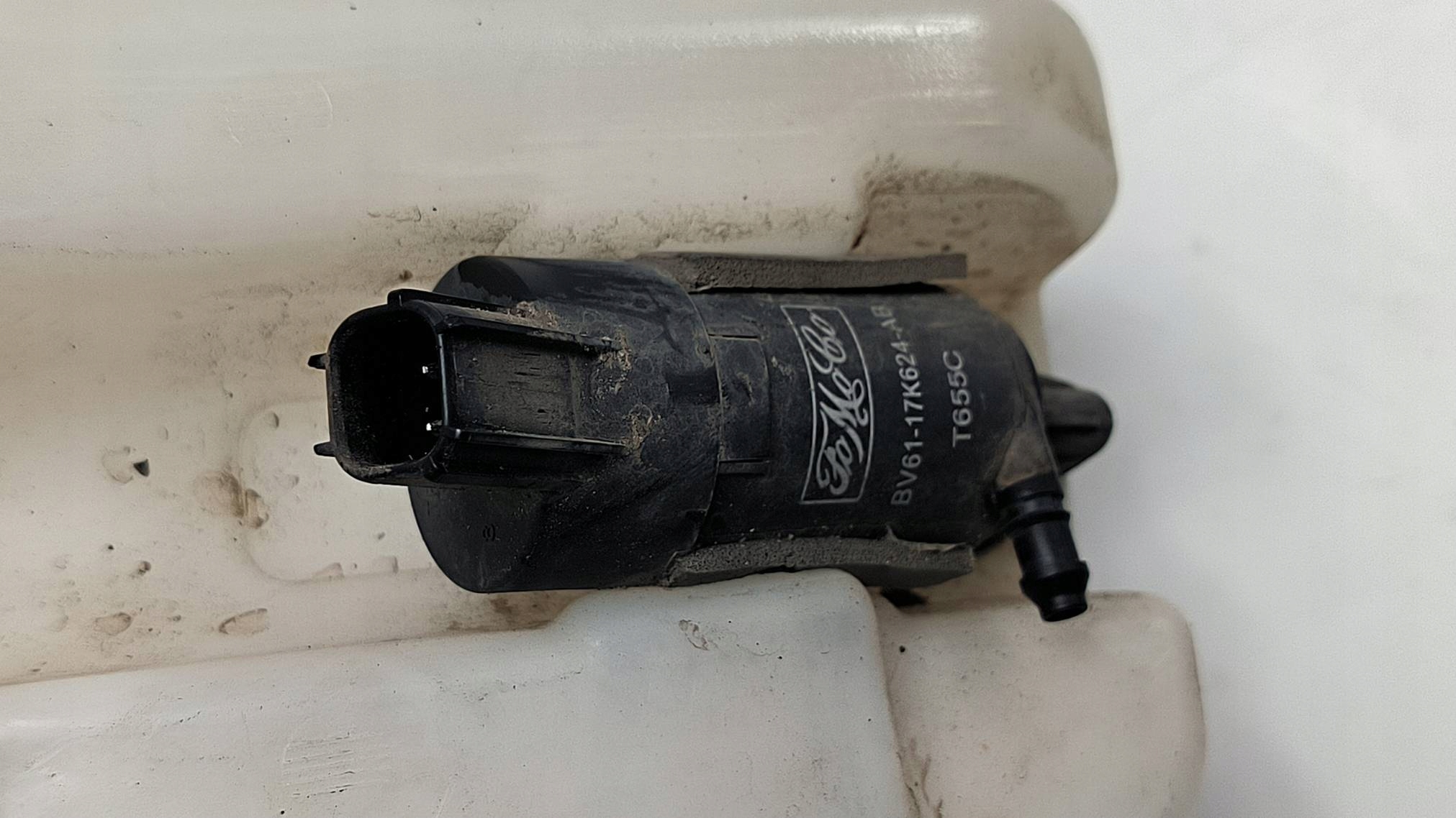 washer fluid tank JT76-17B613-AA FORD TRANSIT COURIER