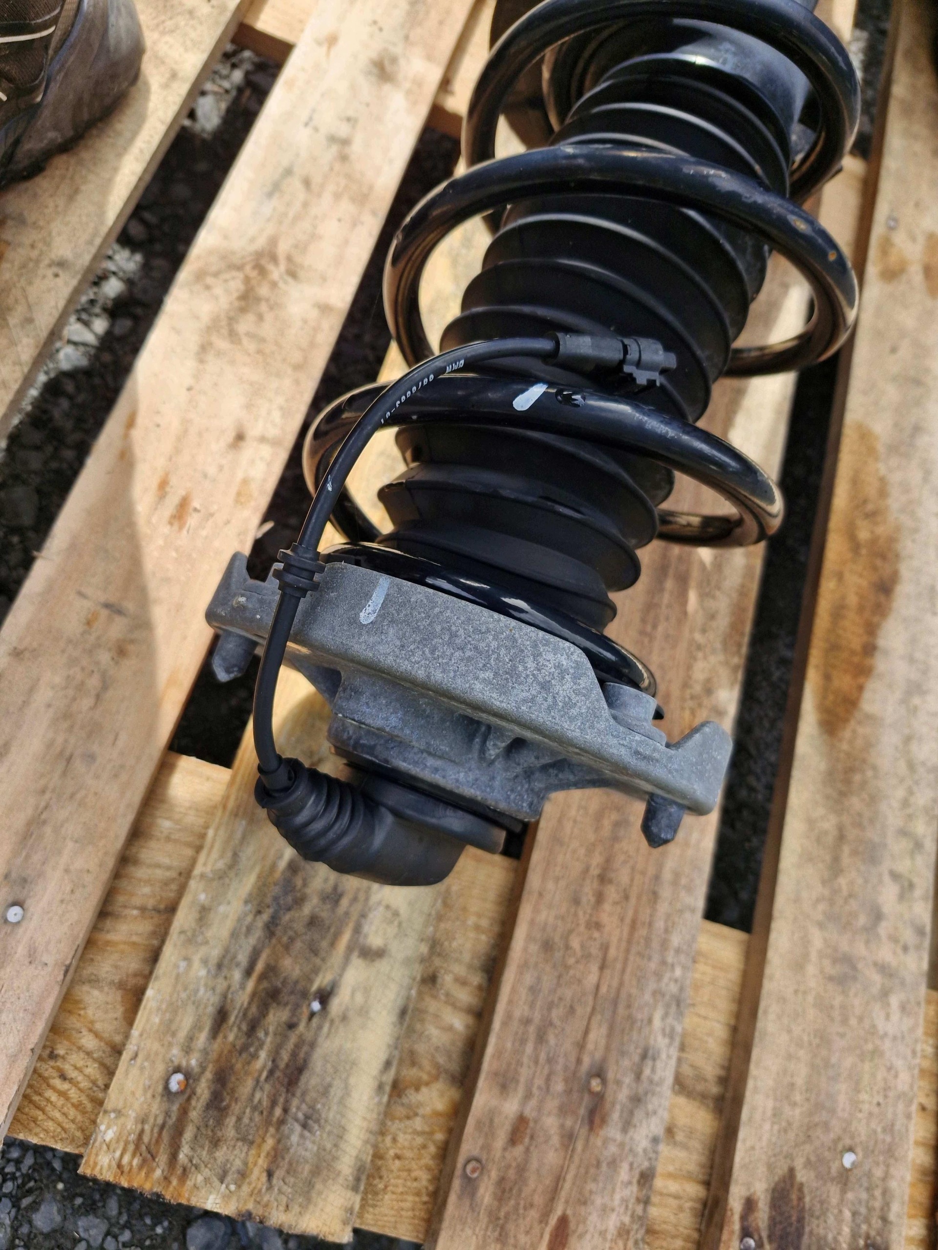 6879656 BMW X1 F48 swing AMORYZATOR right front