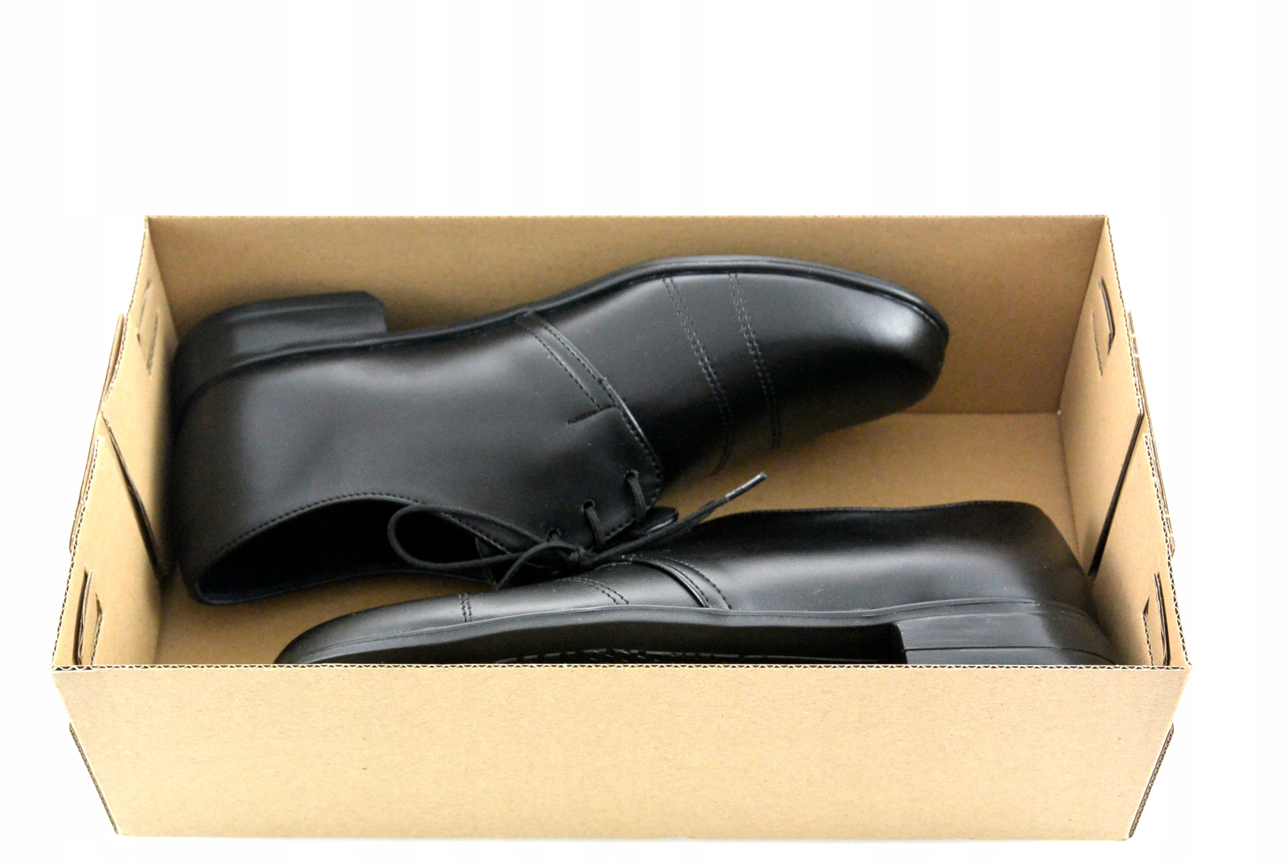 CZARNE WIZYTOWE PÓŁBUTY KOMUNIJNE CHŁOPIĘCE r35 Rodzaj zapięcia Sznurowadła