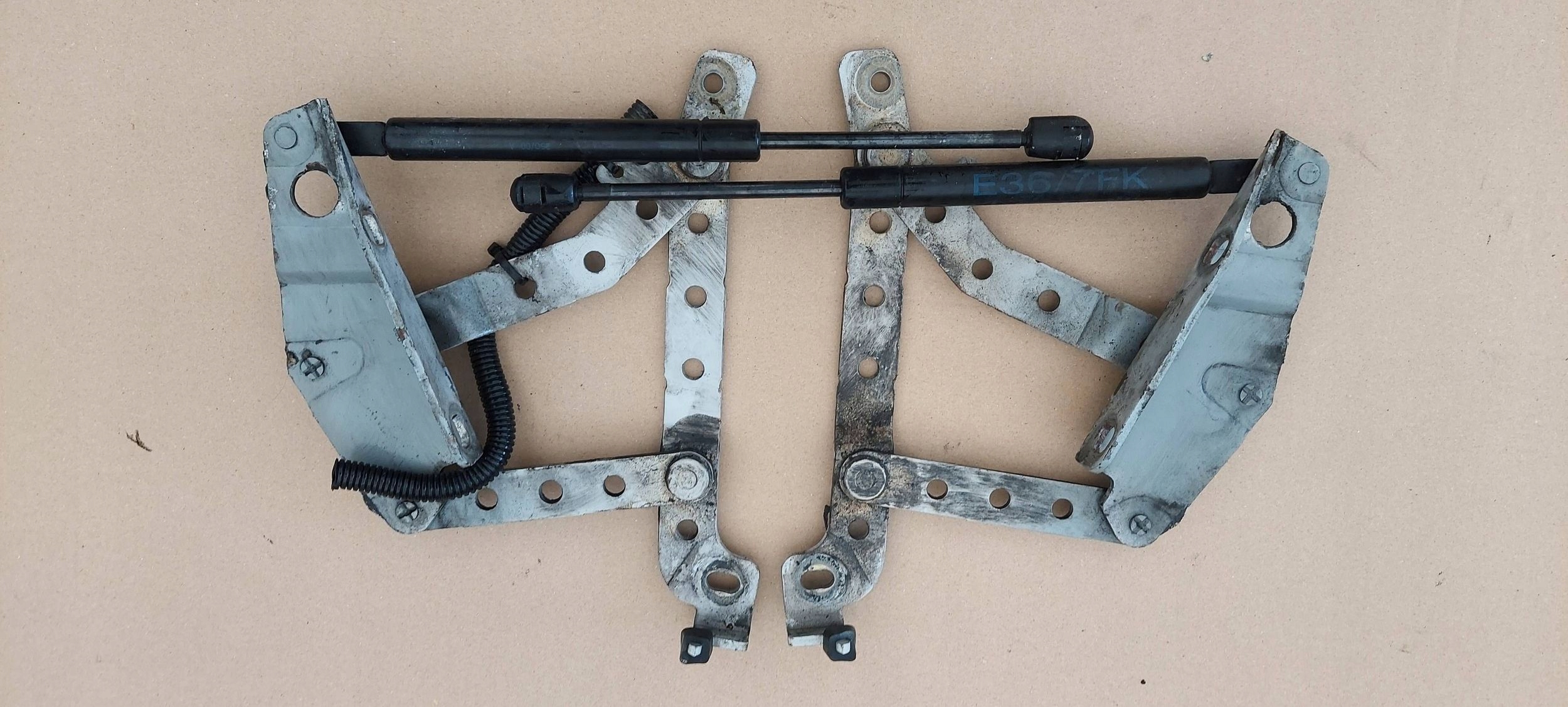 Cerniere cofano BMW Z3 L+R LAK: 354 TITANSILBER
