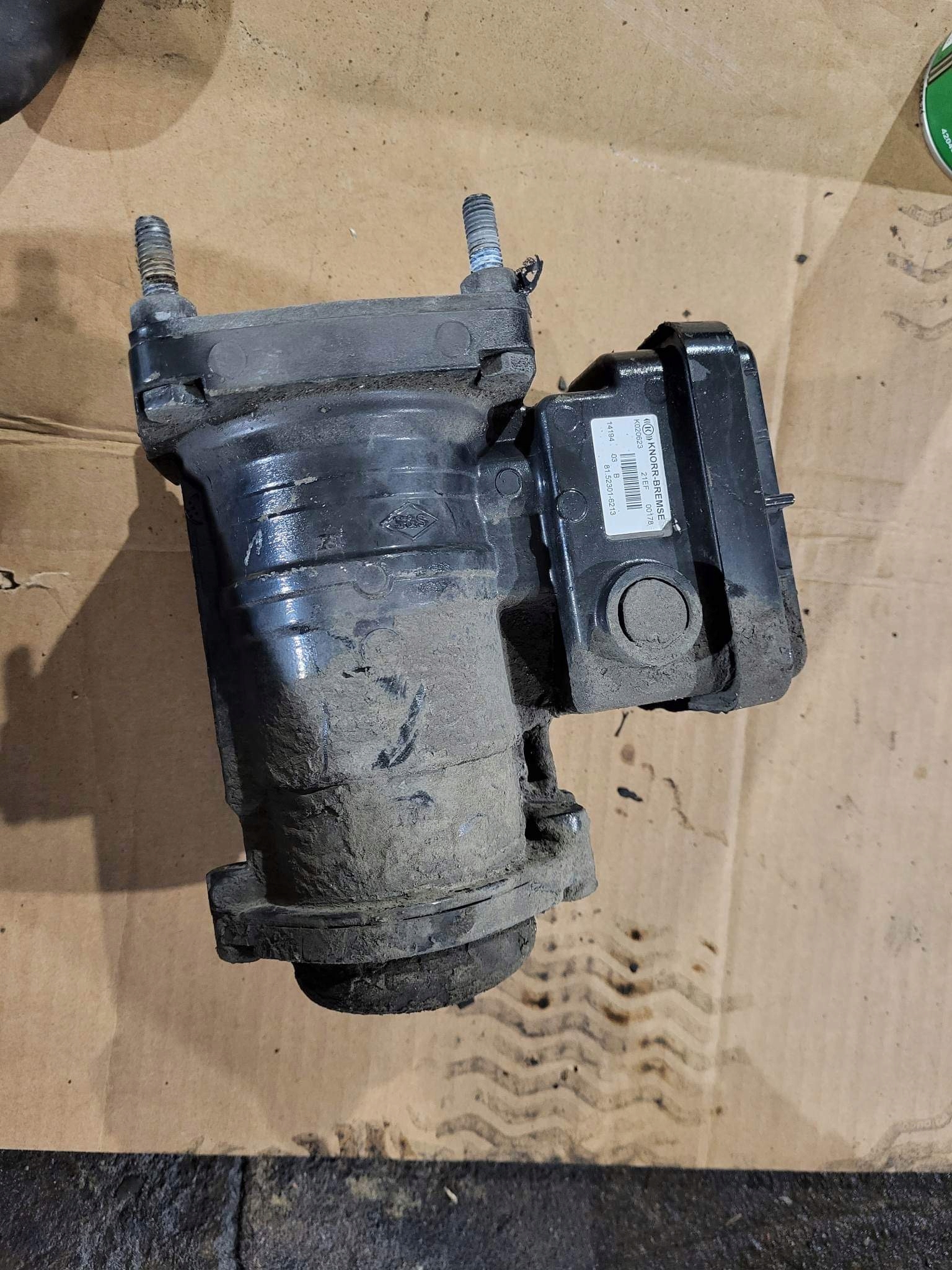 81.52301-6213 - Man TGX TGS клапан