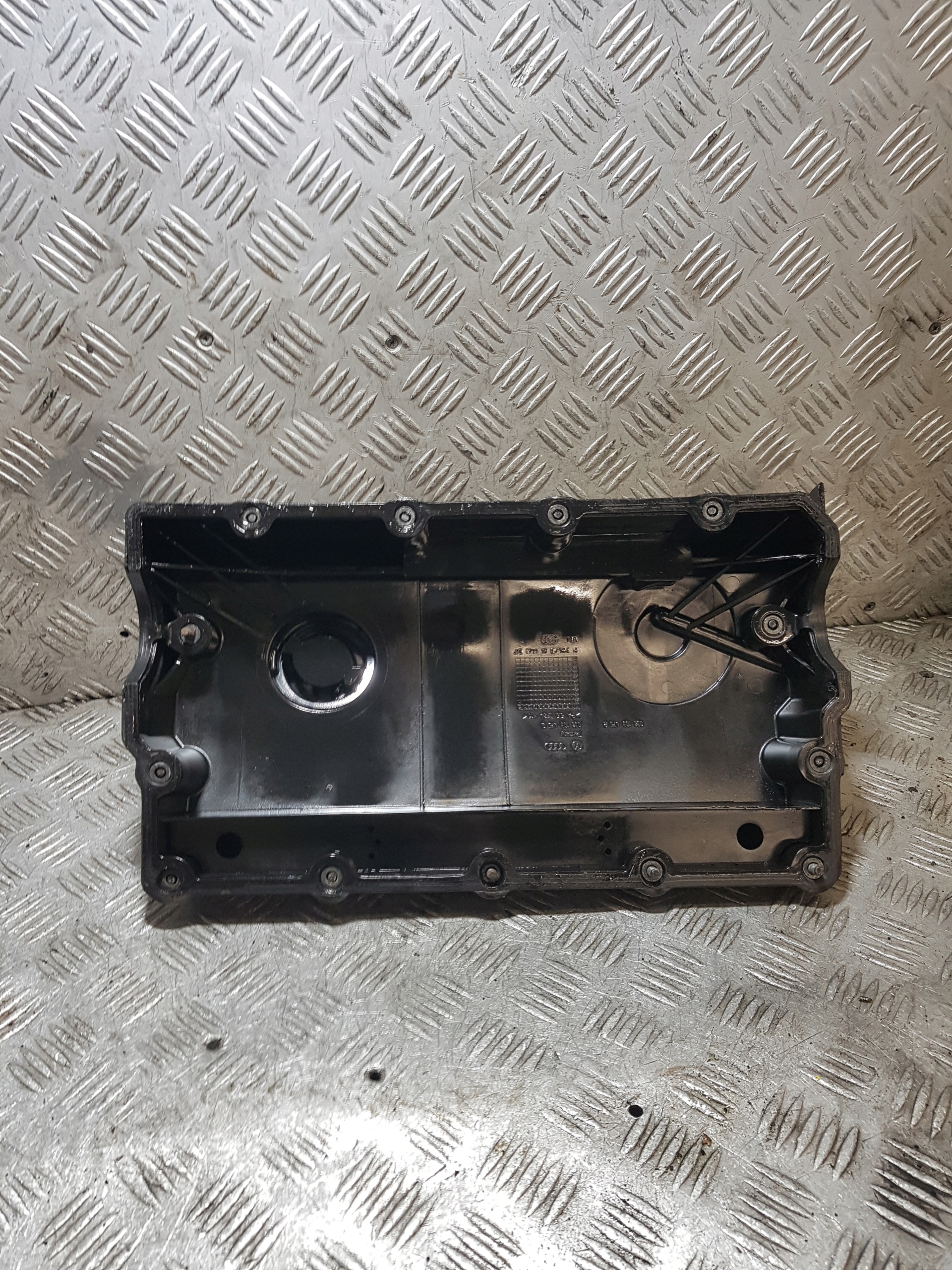 Abdeckung der Ventile VOLKSWAGEN GOLF 5 38103469