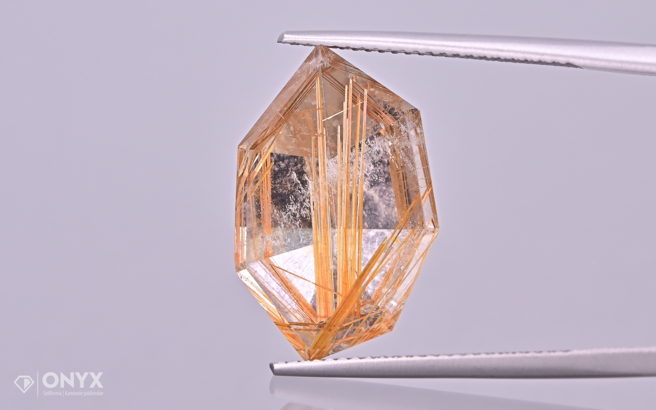 Křemen s rutilem fazetovaný nepravidelný 20x13 mm