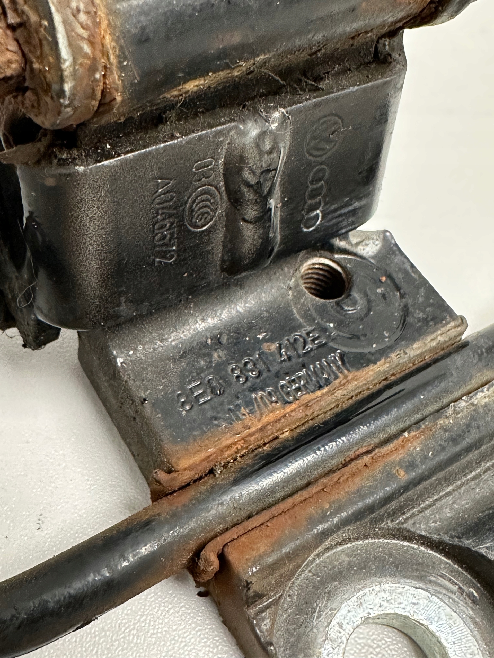 8E0881412E hinge door right AUDI A3 8P A4 LY9B