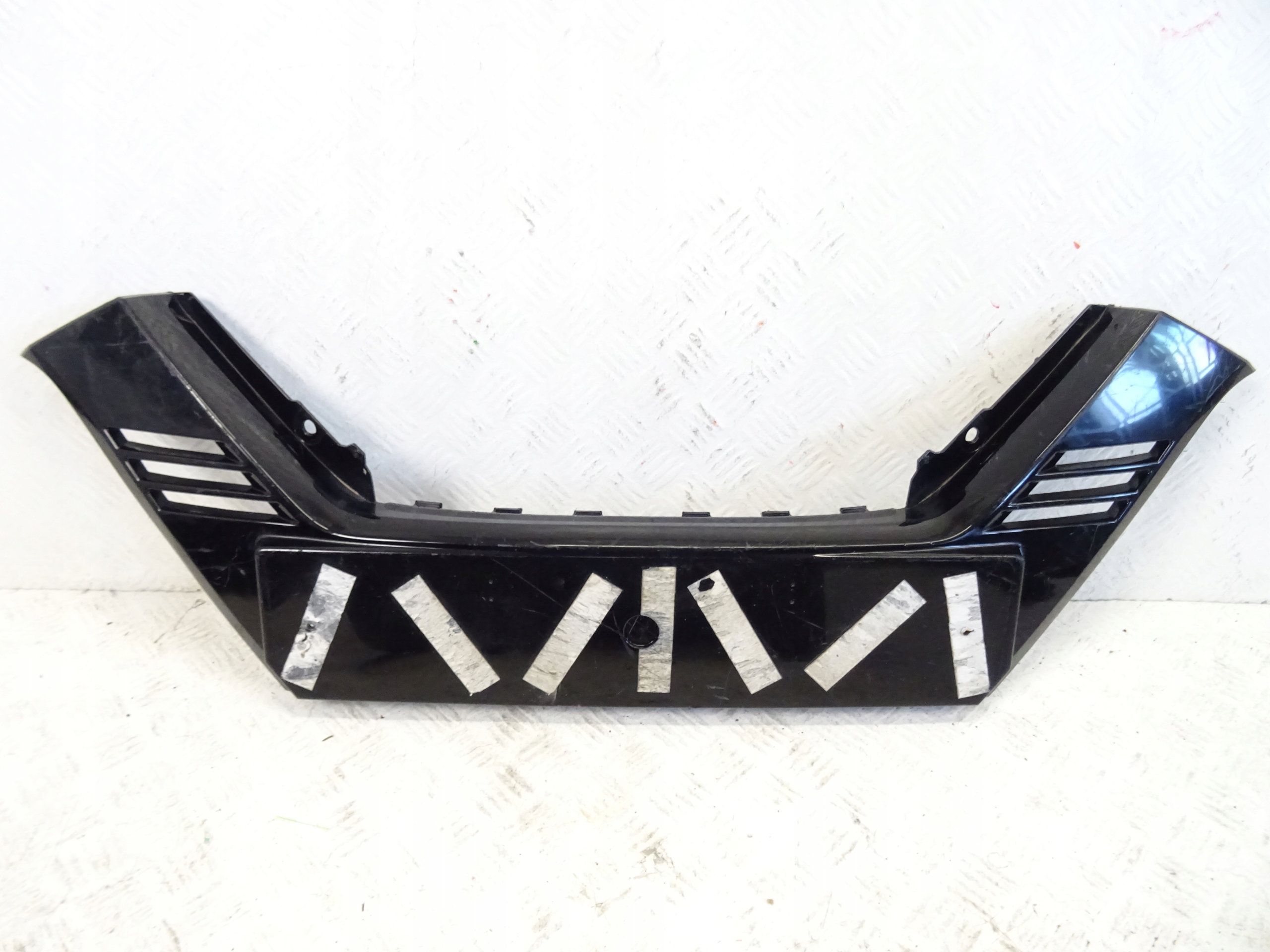 grille grid of a bumper front front NISSAN QASHQAI II LIFT 62070-HV00A