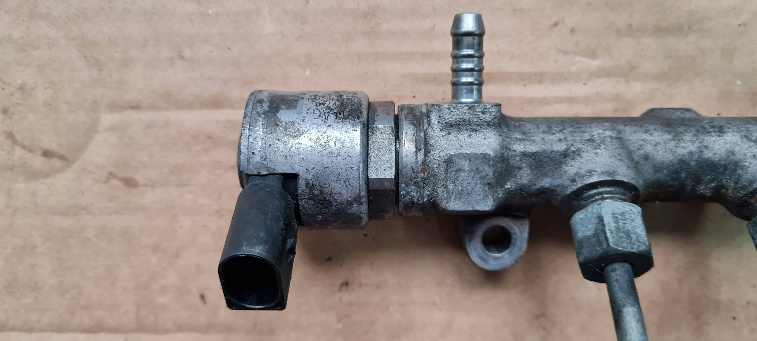 A4 B9 8W injection ramp sensor 2.0 TDI 04L089G Q5 A5 8W