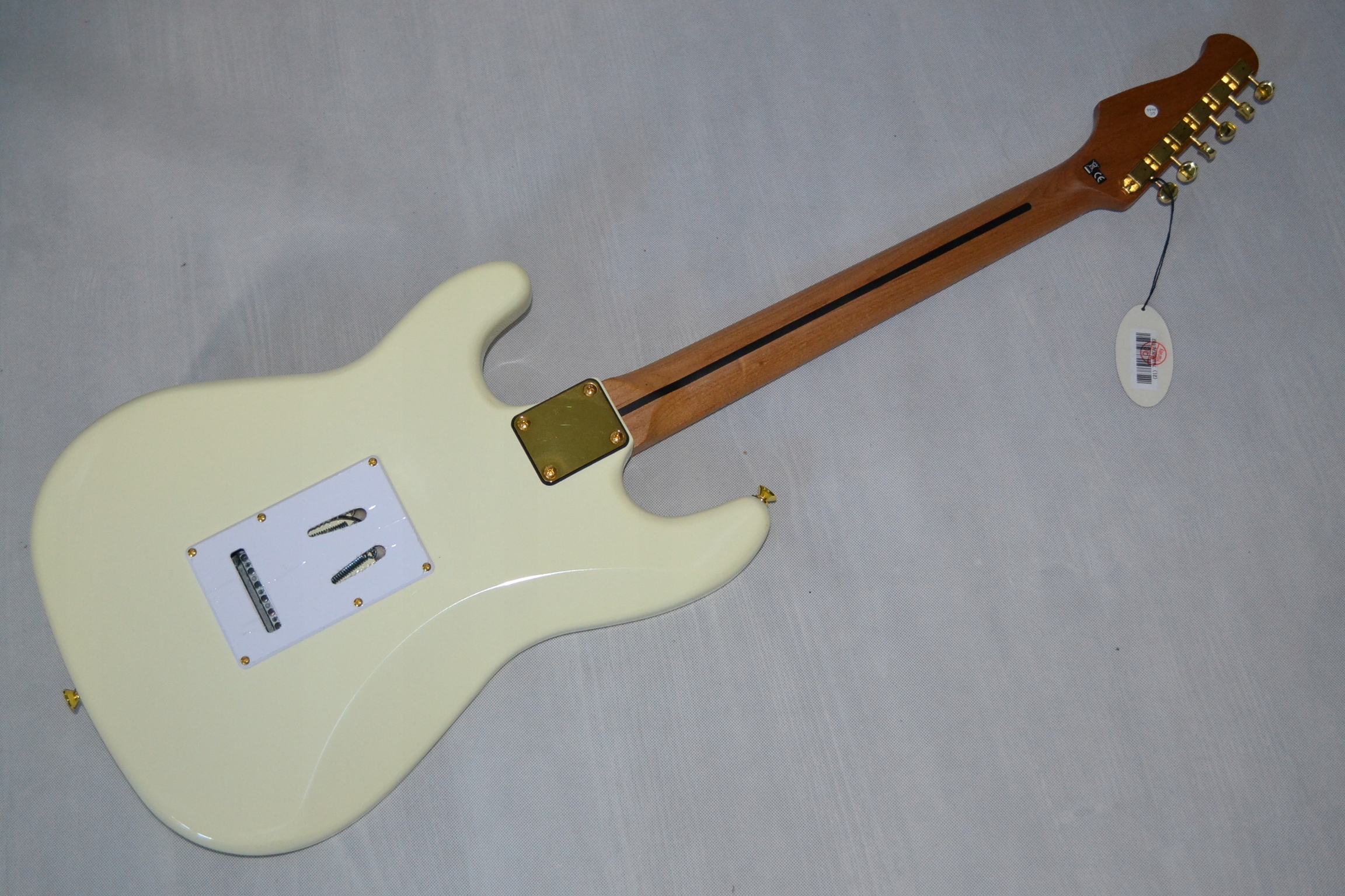 HARLEY BENTON ST-62 DLX OW STRATOCASTER GITARA Model ST-62DLX OW