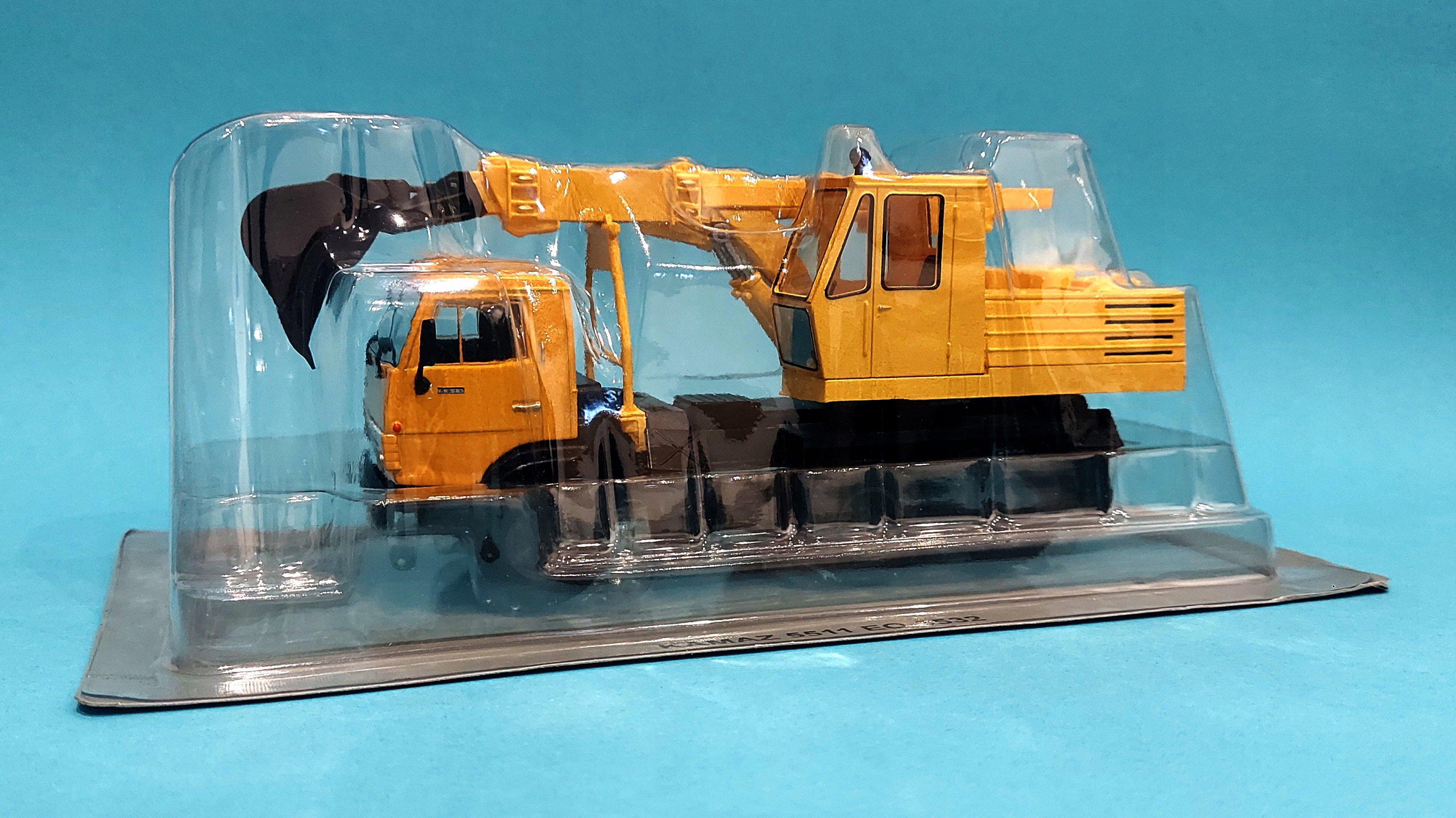 Kamaz 5511 bagr Ikonické Nákladní automobily č. 57