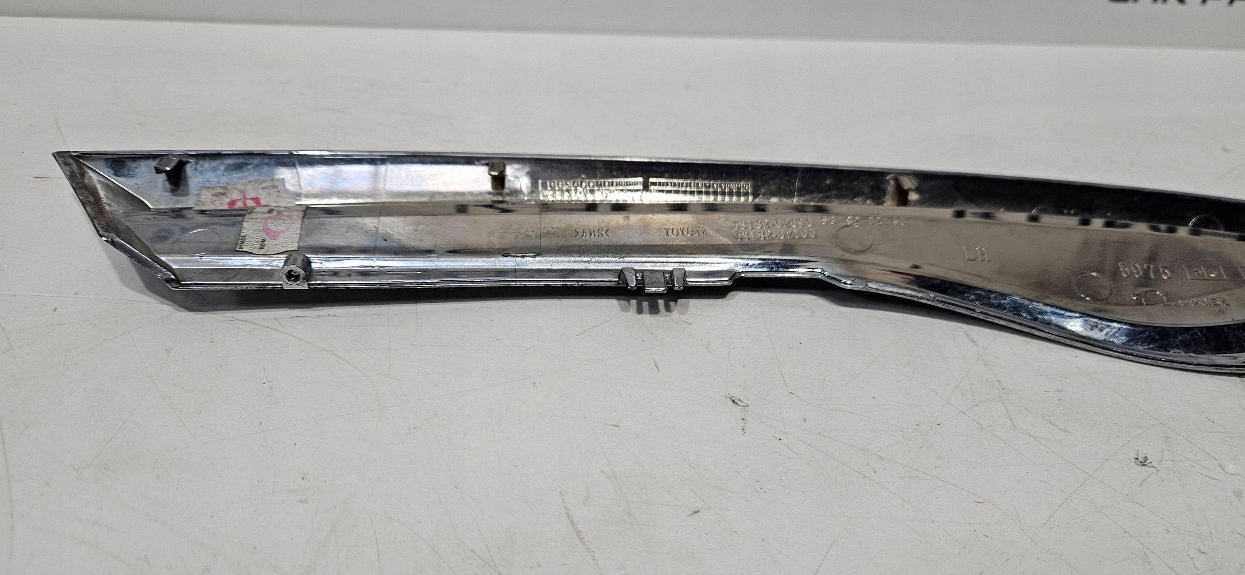 moulding below reflektorem left side Toyota Auris E180 5318202140