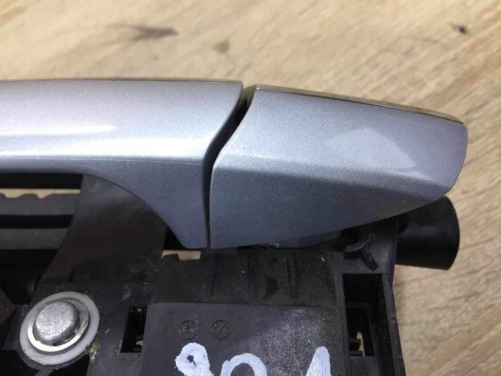 ZAMEK KLAMKA DRZWI LEWY TYL DOCIAG MERCEDES W221 Part number A2217304535 775 IRIDIUM