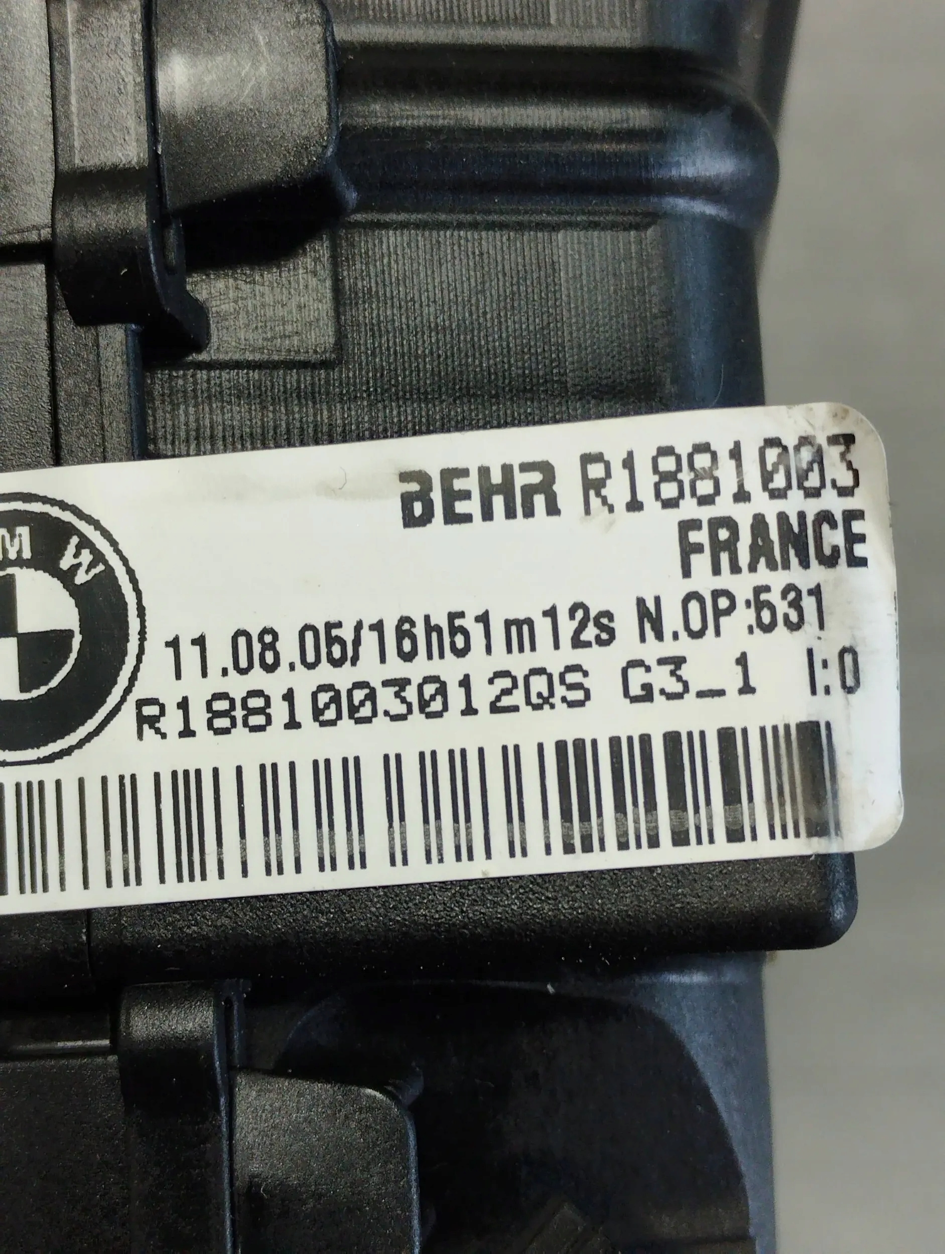 BMW X6 E71 GRZALKA topení pravá R1881003