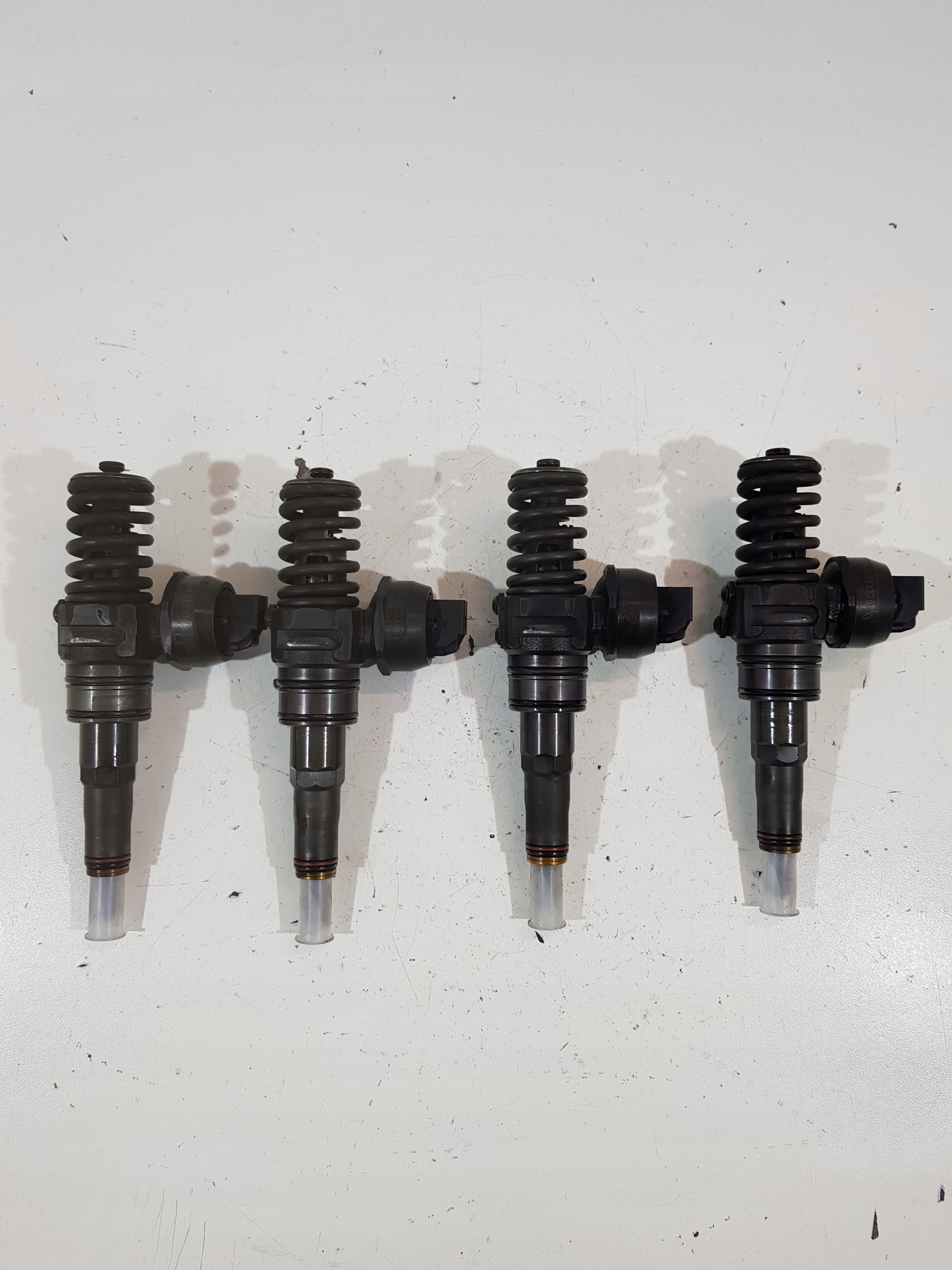 НАСОС-ФОРСУНКА VW 2.0 TDI 038130073BQ 0414720312