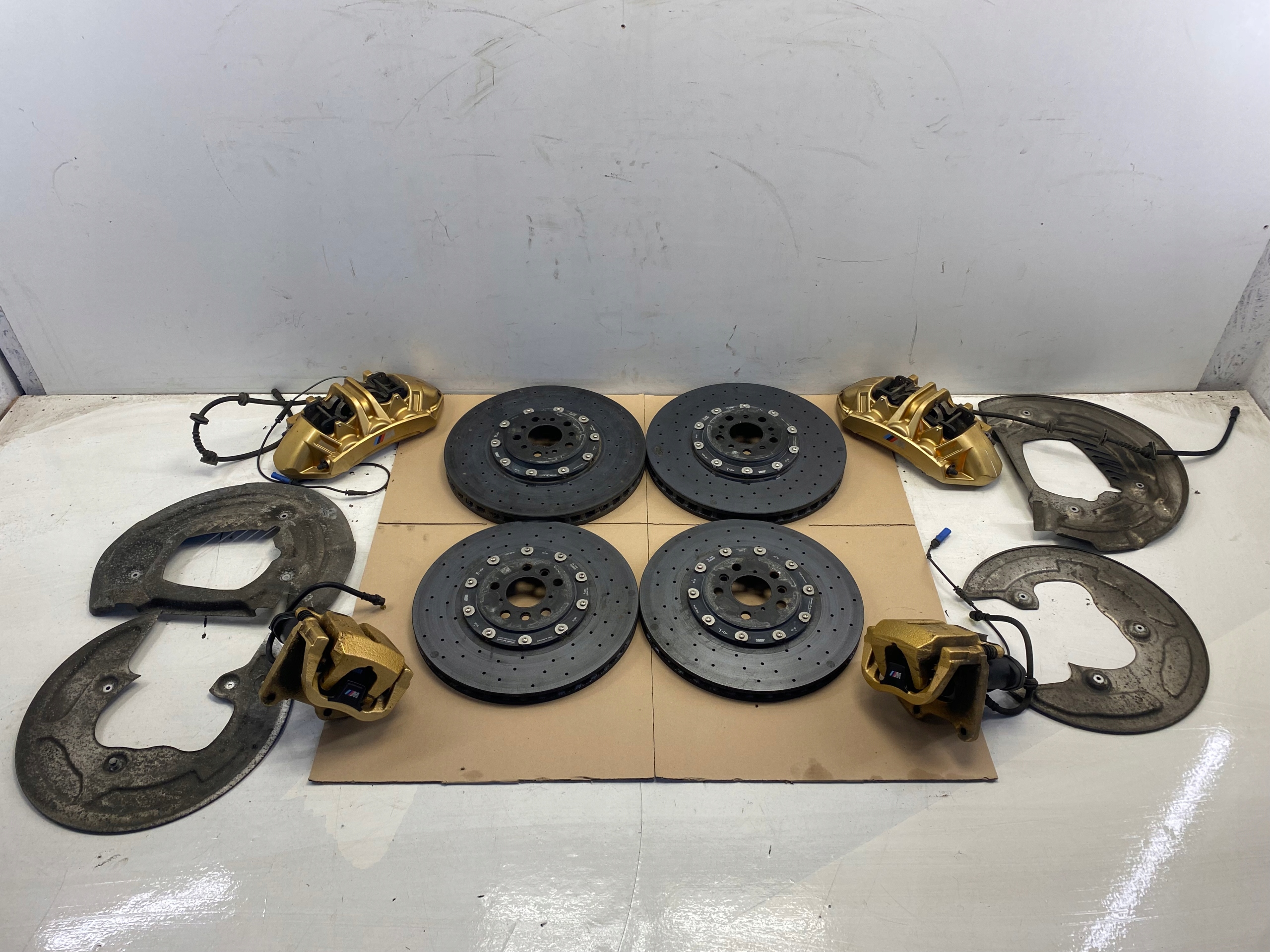 F90 M5 тормозные диски керамика суппорты M8 F91