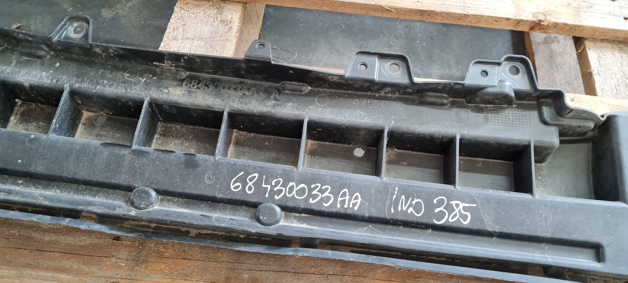 Chrysler Pacifica 2022 cap ABSORBER of a bumper front 68430033AA
