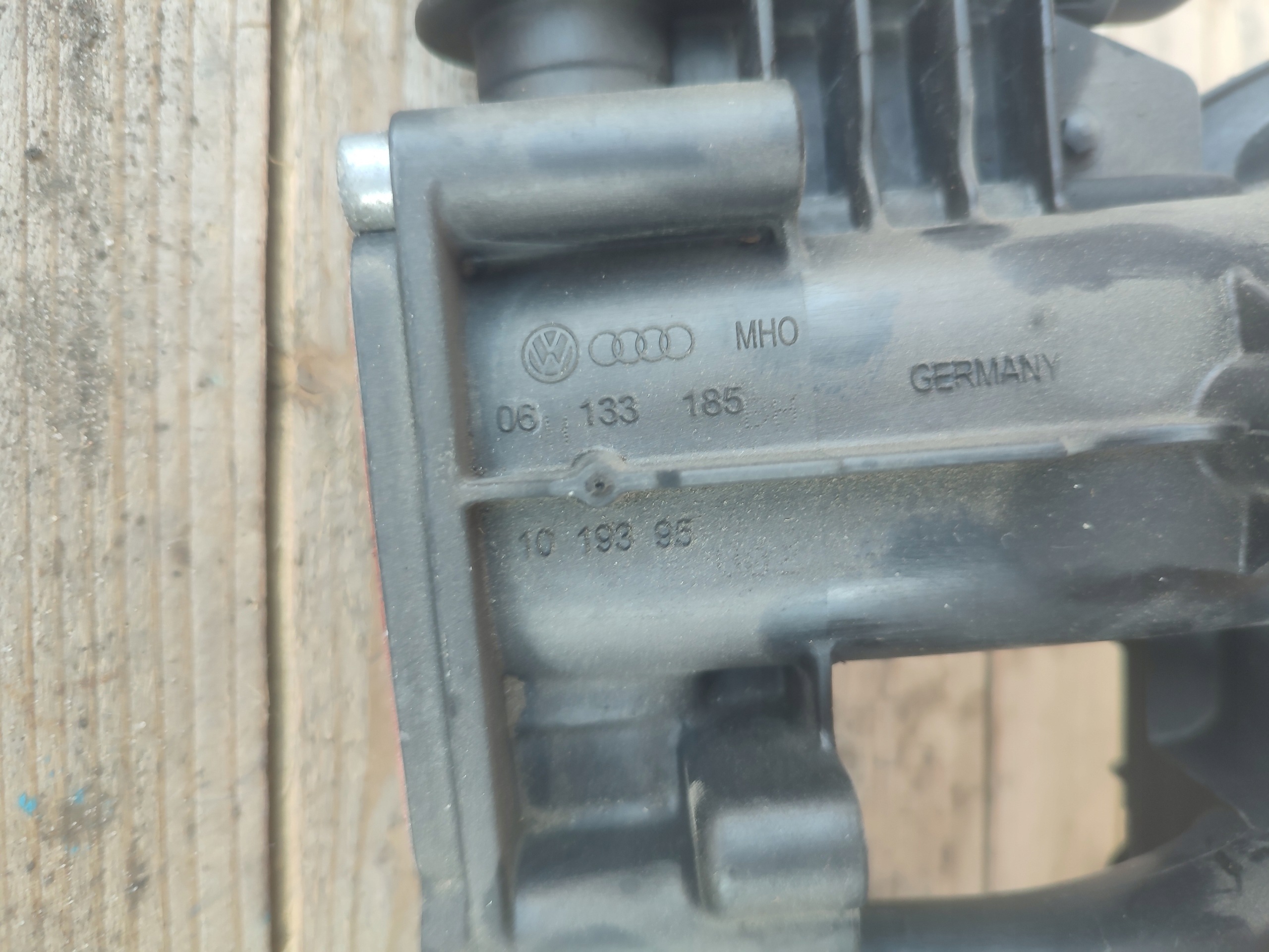 intake manifold AUDI A4 B8 A5 2.0 TFSI 06H133185BH
