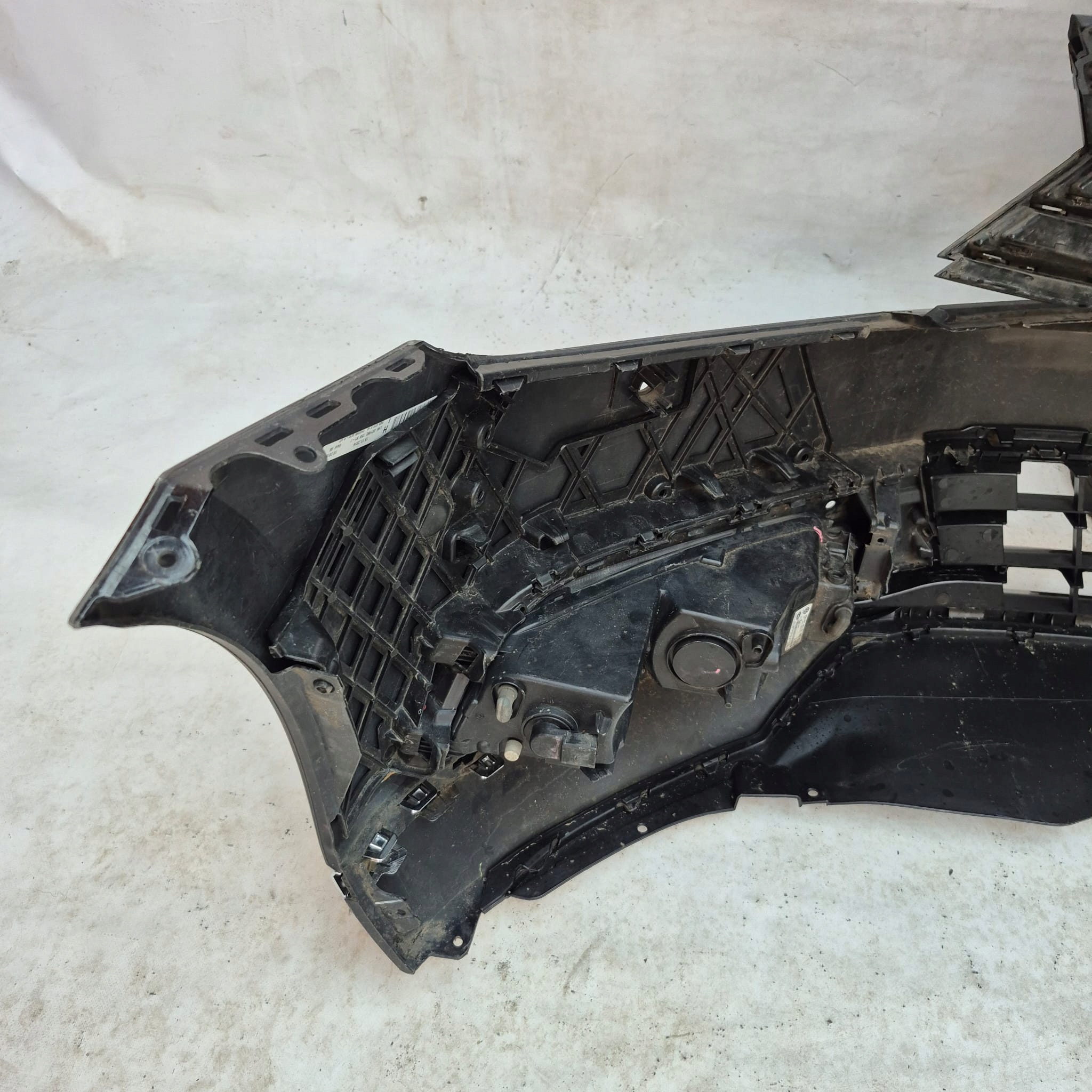 VW PASSAT B8 3G0 HIGHLINE 14- bumper front front PDC 3G0807221A