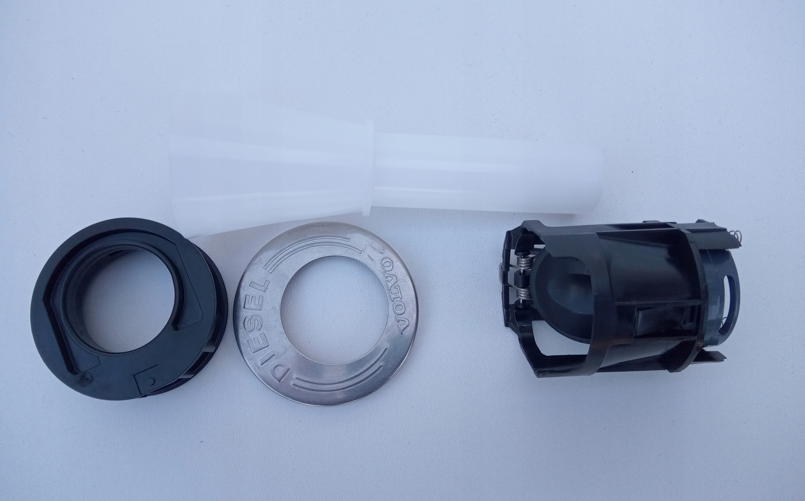 WKŁAD RURY WLEWU PALIWA DIESEL VOLVO XC70 Numer katalogowy części 32242817