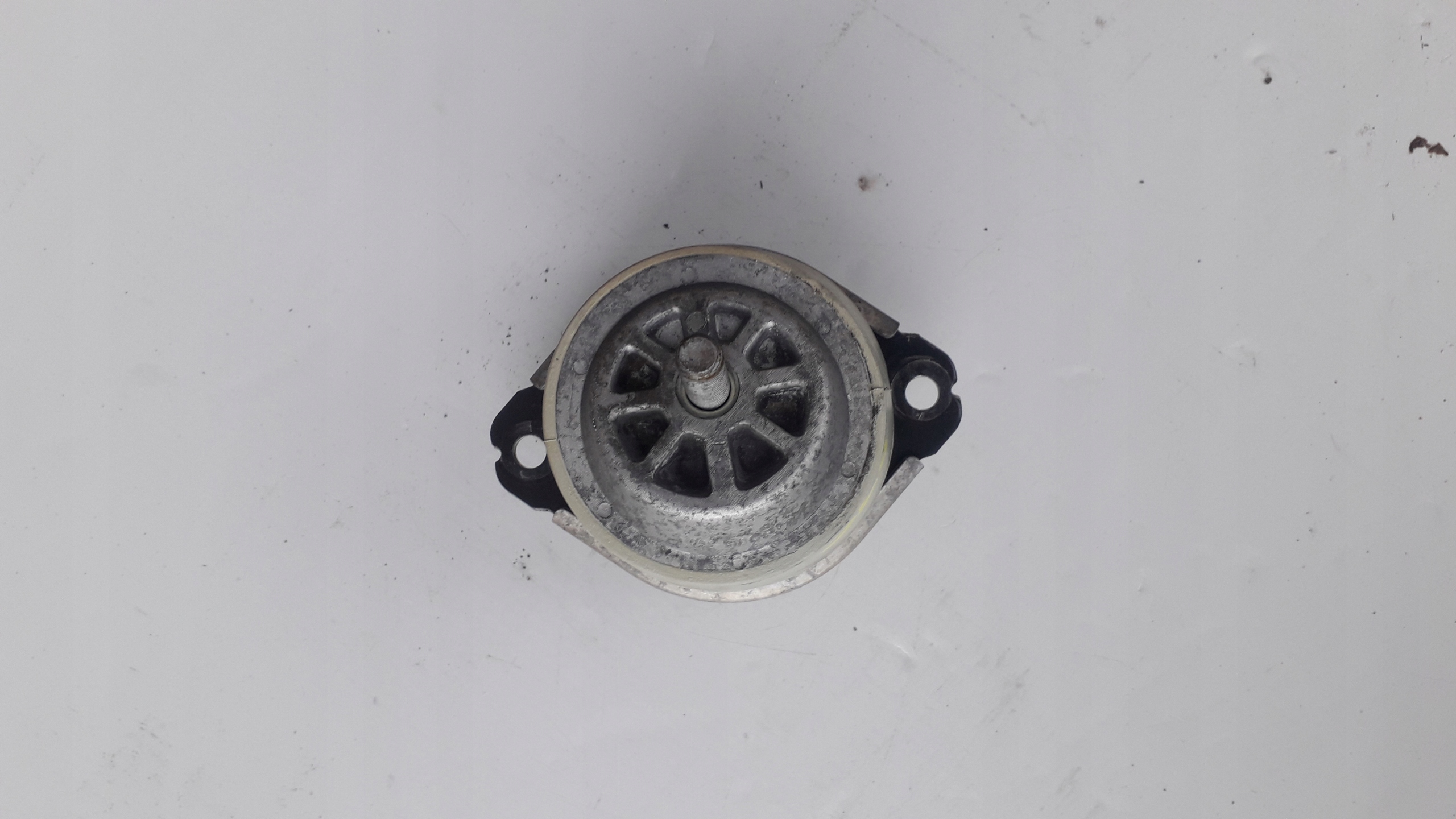 AUDI Q7 VW TOUAREG engine mount 7L8199131A