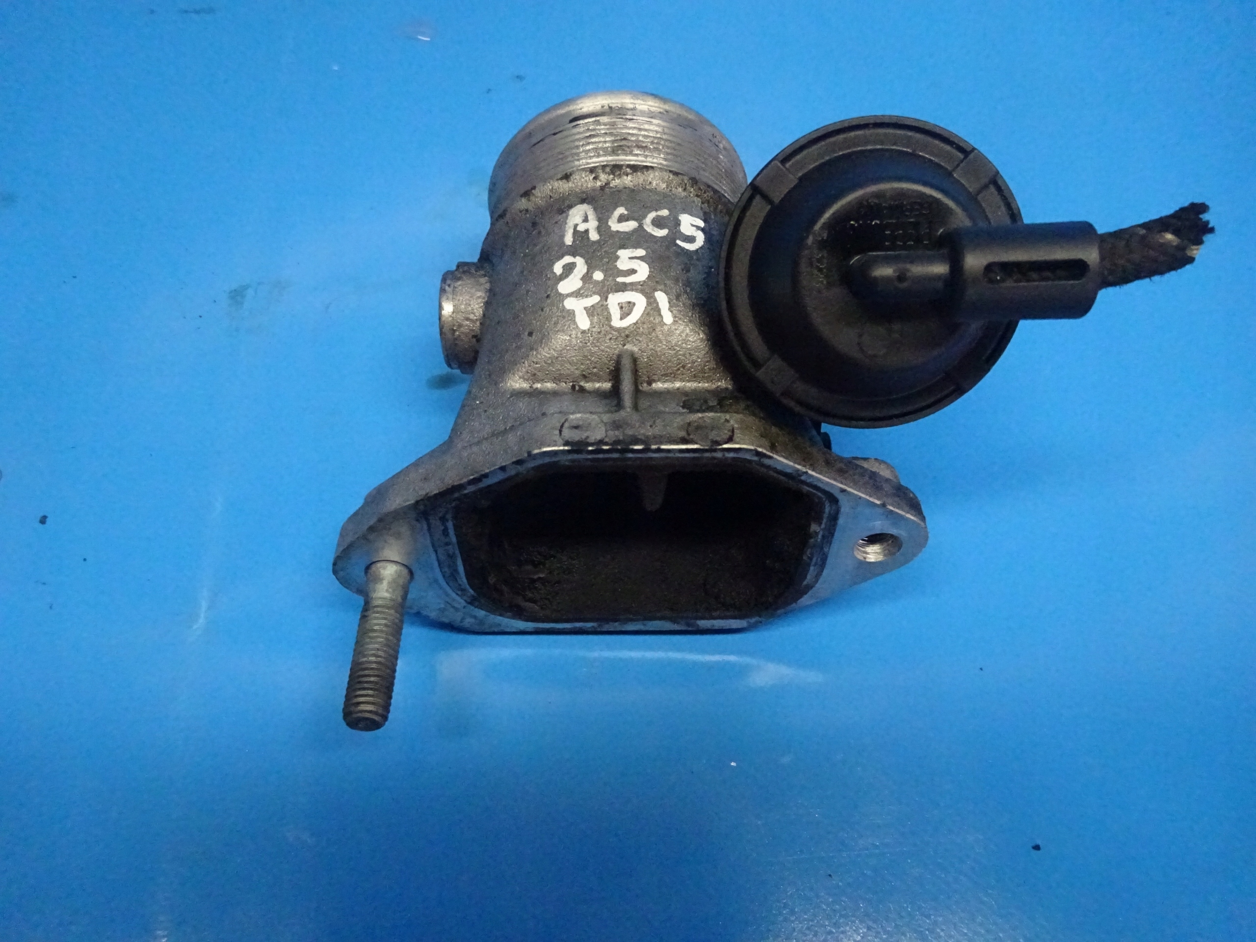 Audi OE 8E0 145 950 ДРОССЕЛЬНАЯ ЗАСЛОНКА