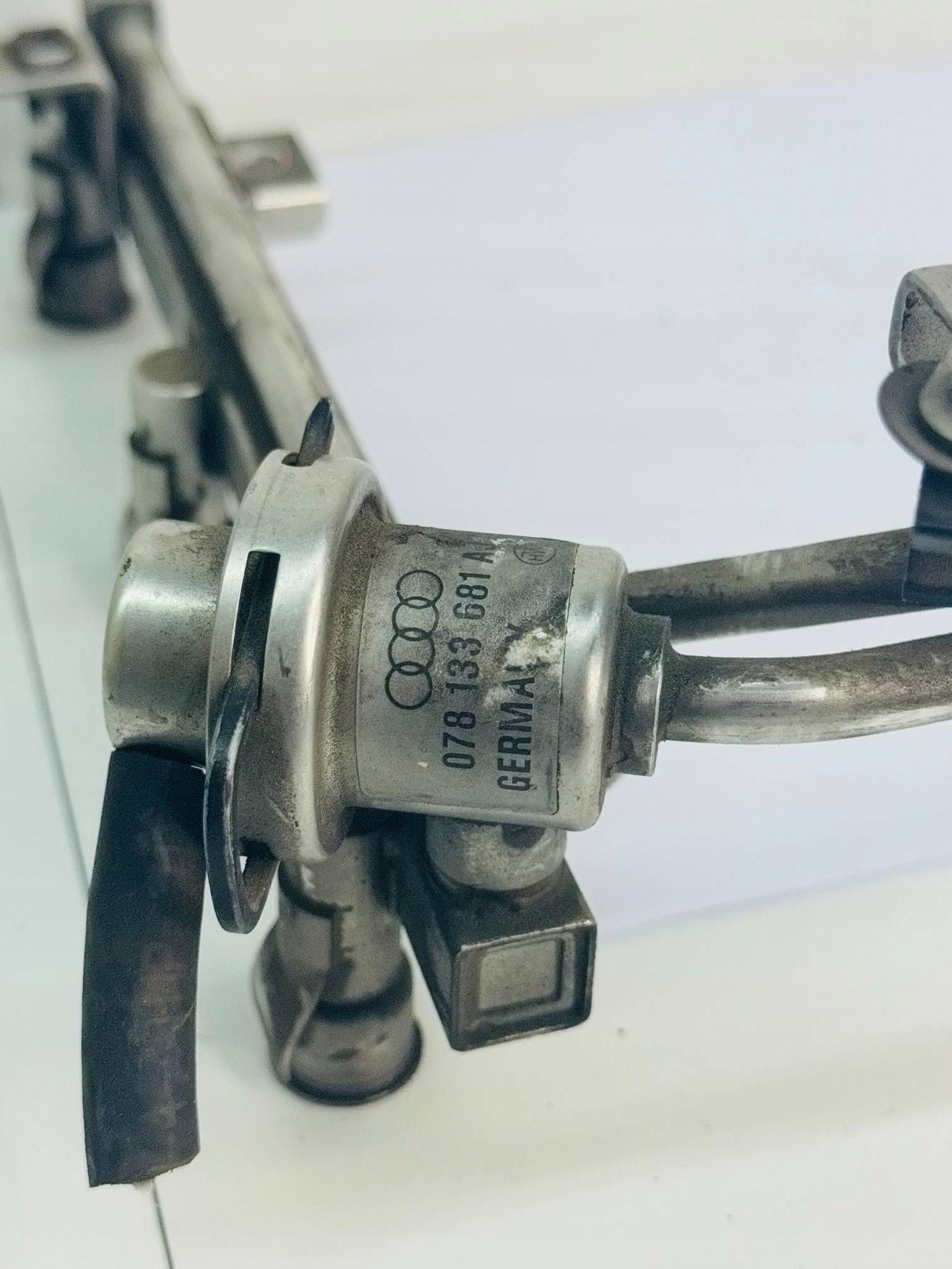 Rampe injection AUDI A4 B5 2.4i 078133681AJ
