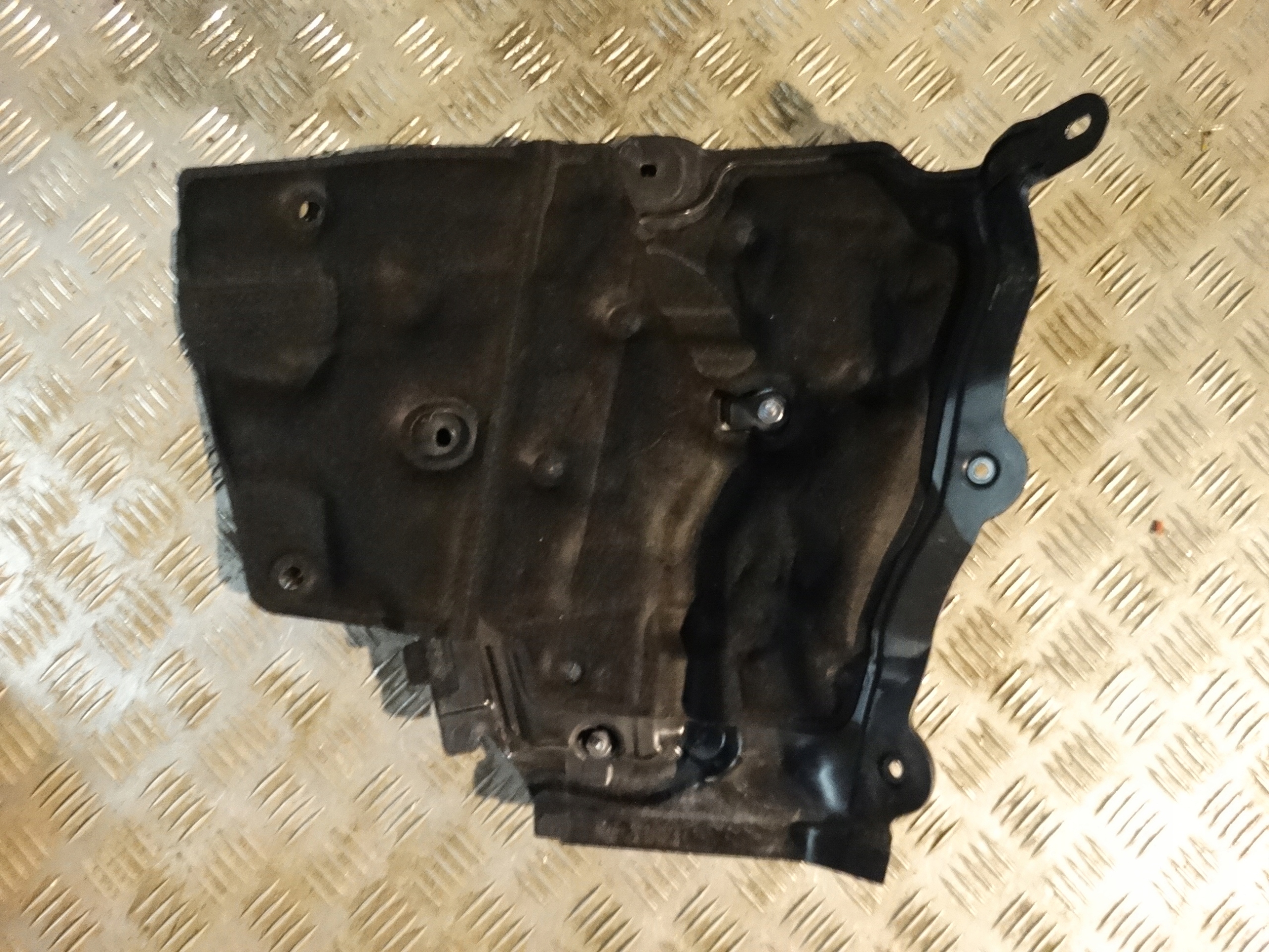 IDEALNA Blende Abdeckung wärmblech MERCEDES W206 1