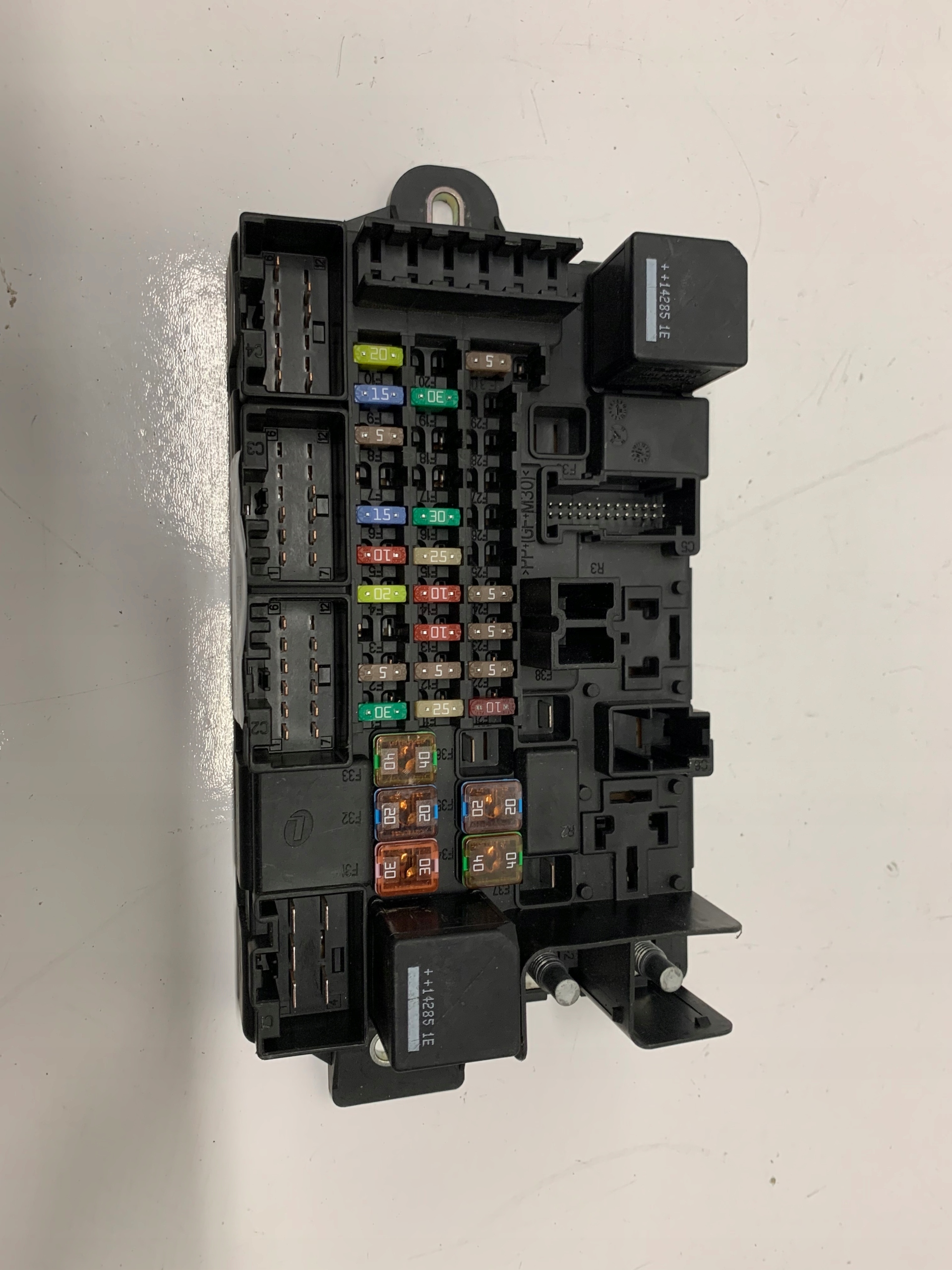 SKRZYNKA BEZPIECZNIKÓW DO JAGUAR F-TYPE