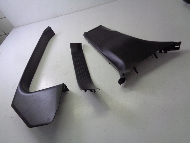 OSŁONY POSZYCIA SŁUPKÓW LEWA STRONA MERCEDES GLE W166 2017 ROK