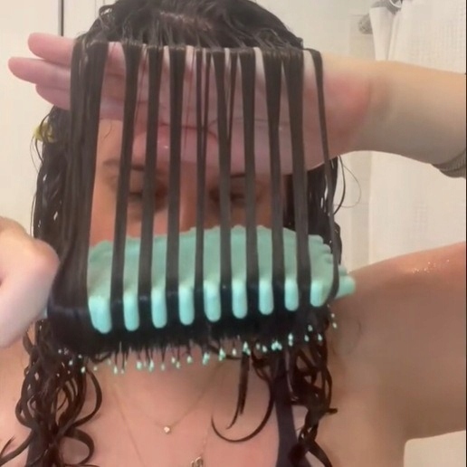 Bounce Curl Define Styling Brush Kolor dominujący odcienie brązu i beżu