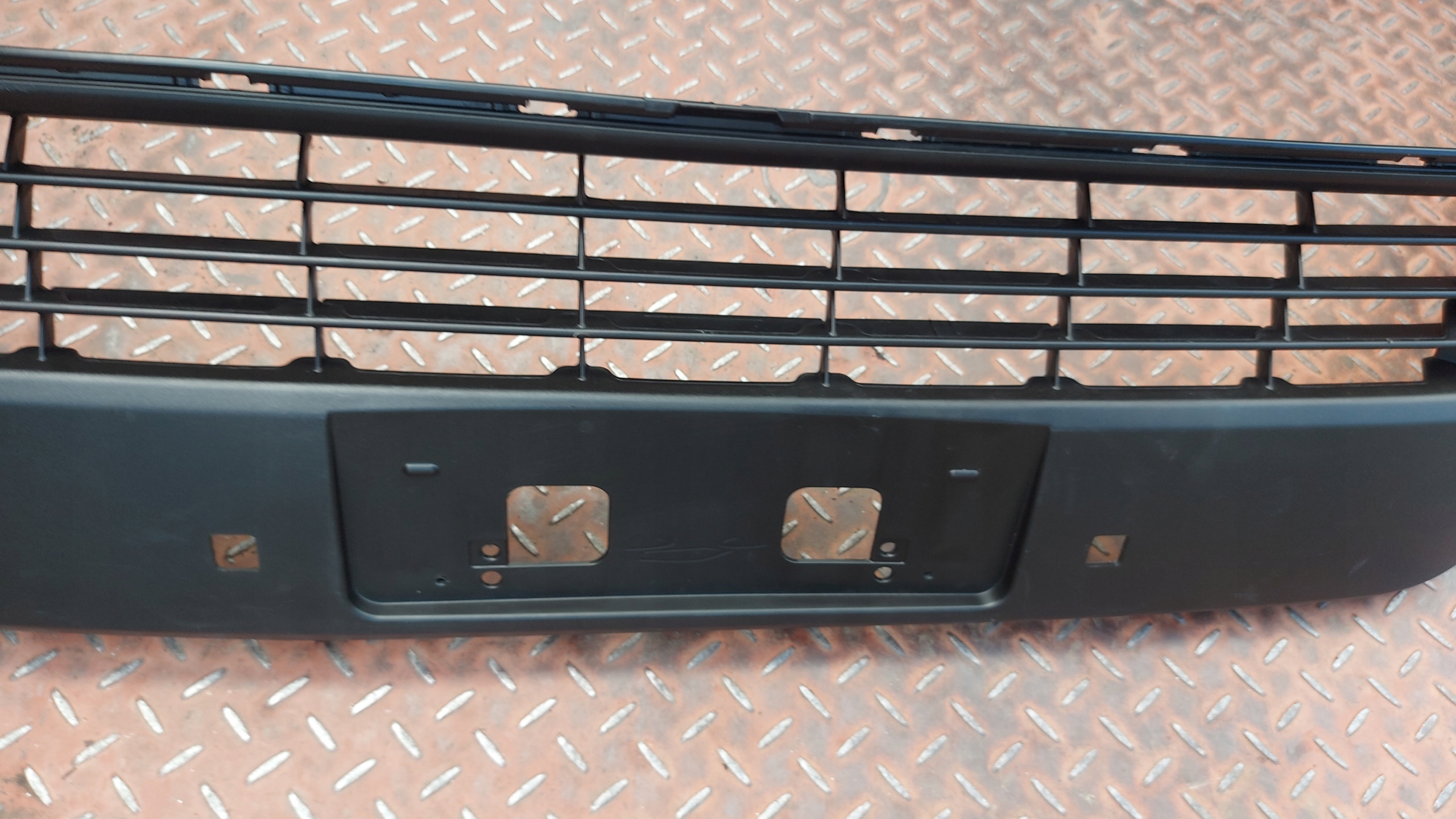 accessories grid central spoiler of a bumper front TOYOTA COROLLA CROSS 21