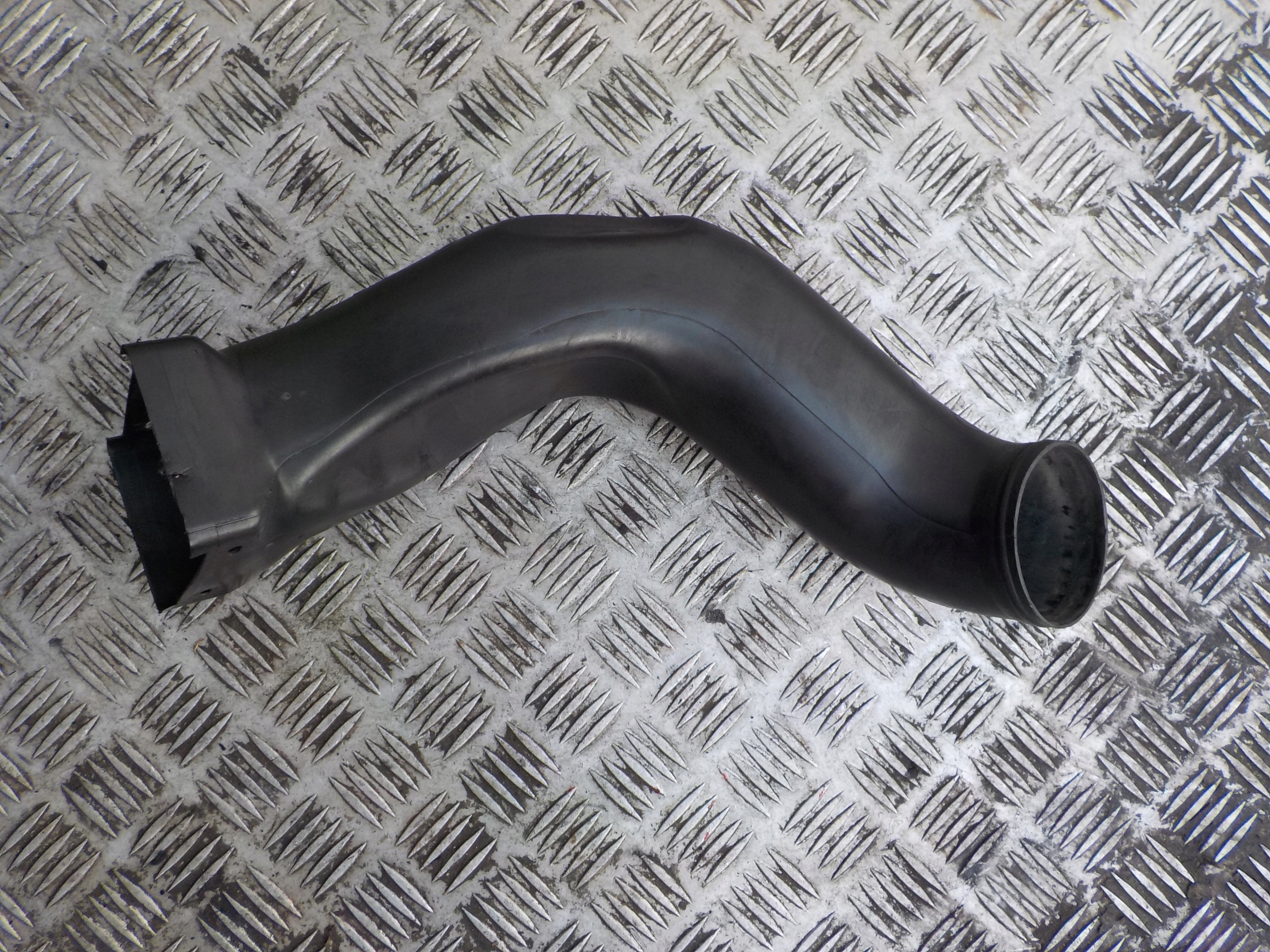 BMW E39 2.5D wiring pipe air 13.32-247826