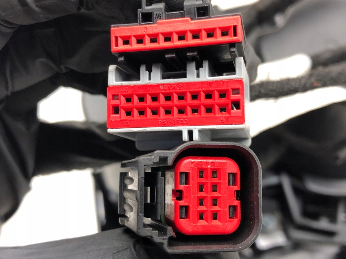 RAMKA TUNELU FORD MONDEO MK5 DS73-F044H83-ALW Producent części OEM