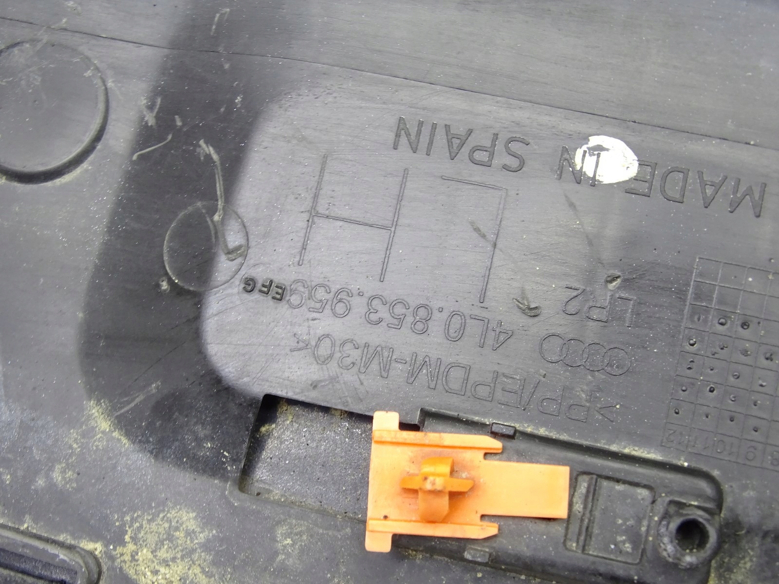 moulding door left front left front AUDI Q7 4L BIALA 4L0853959E