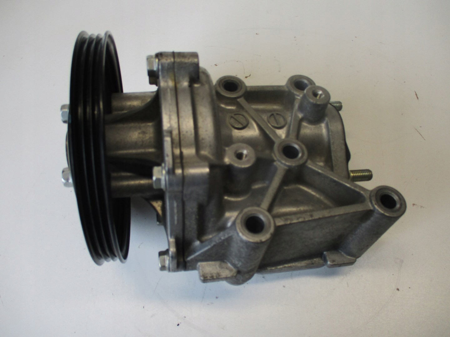 water pump MITSUBISHI OUTLANDER 3 2,2DID 18R