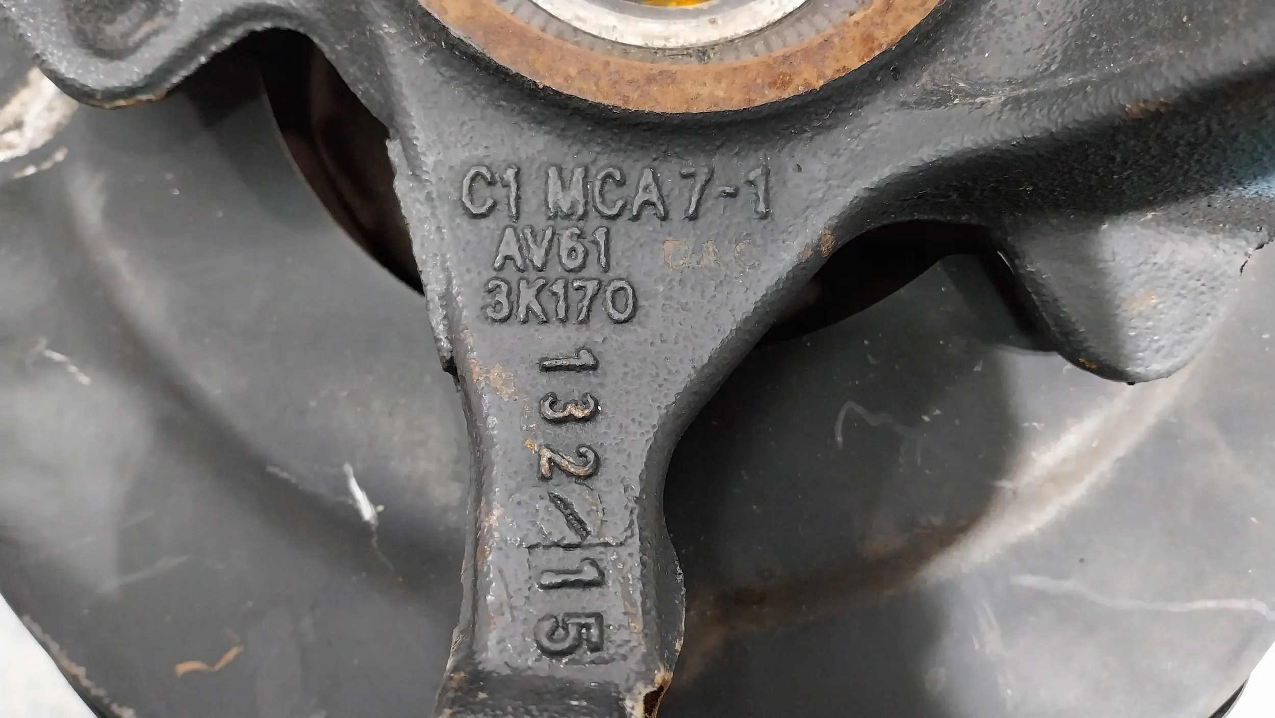 otoč čepu pravá předek AV61-3K170-DAC FORD FOCUS MK3 C-MAX MK2